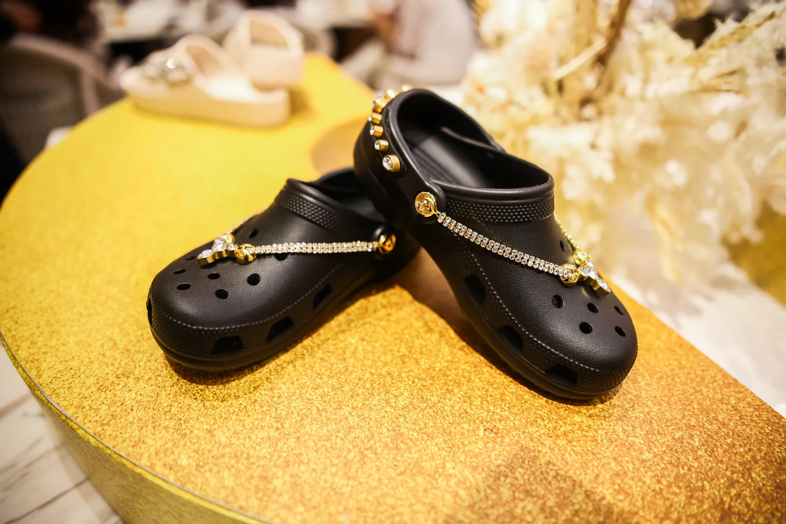 Crocs Hadirkan Capsule Collection Ramadan Terbaru 'Share The Joy'