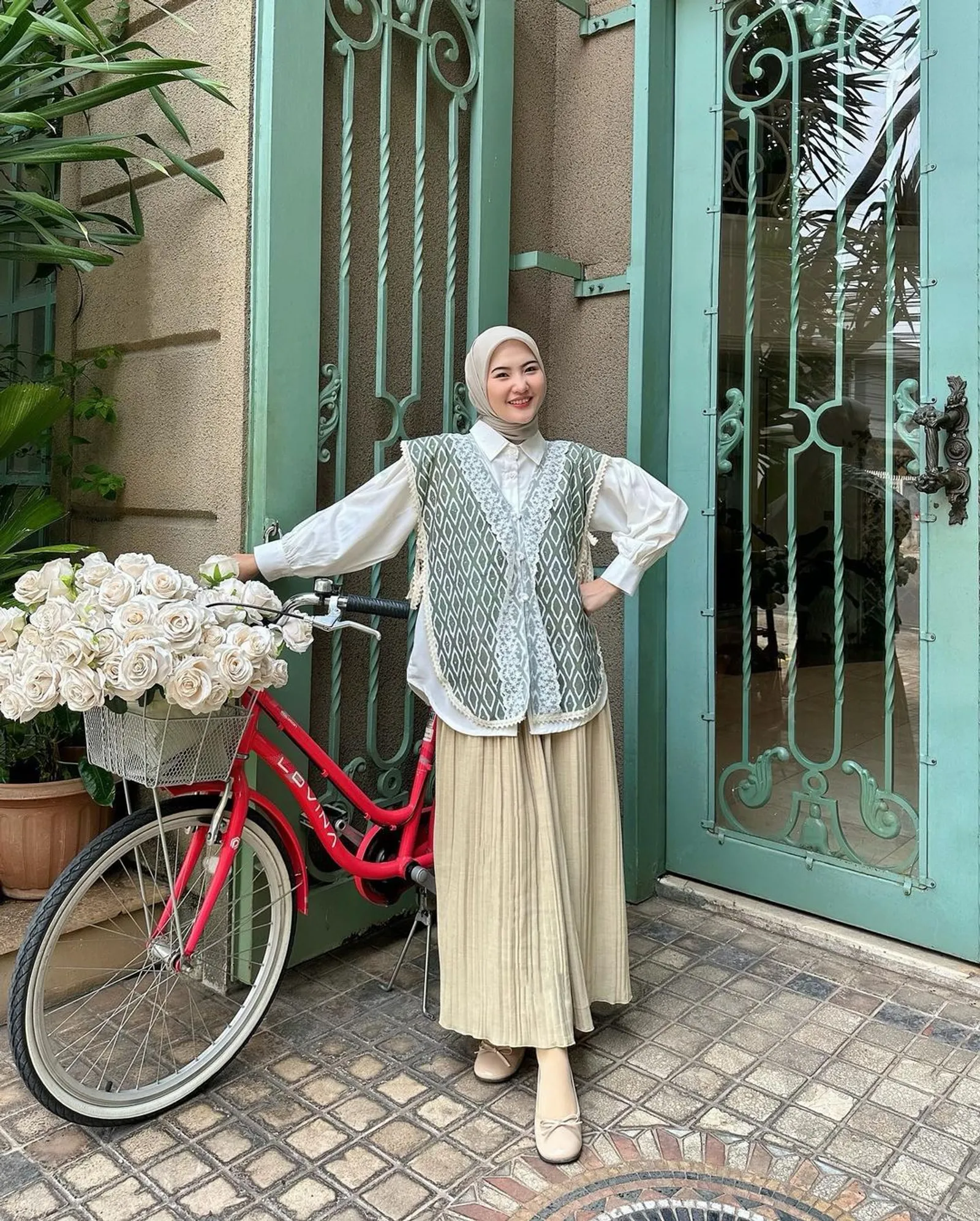 Tips Padu-padan Outfit Hijab Warna Pastel