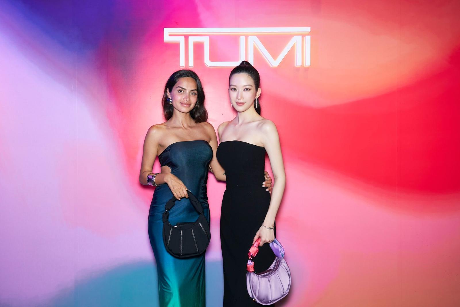 Gaya Chic Moon Ga Young dan Isyana Sarasvati di Event TUMI Singapura