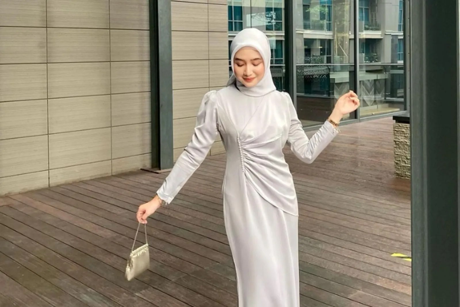 Model Baju Bridesmaid Hijab Satin, Manis dan Menawan!