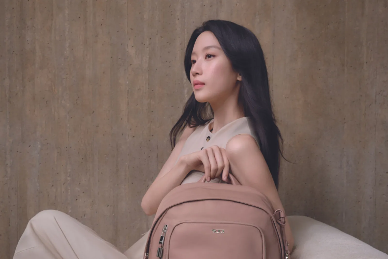 TUMI Rilis Koleksi Asra & Umumkan Moon Ga Young sebagai Ambassador