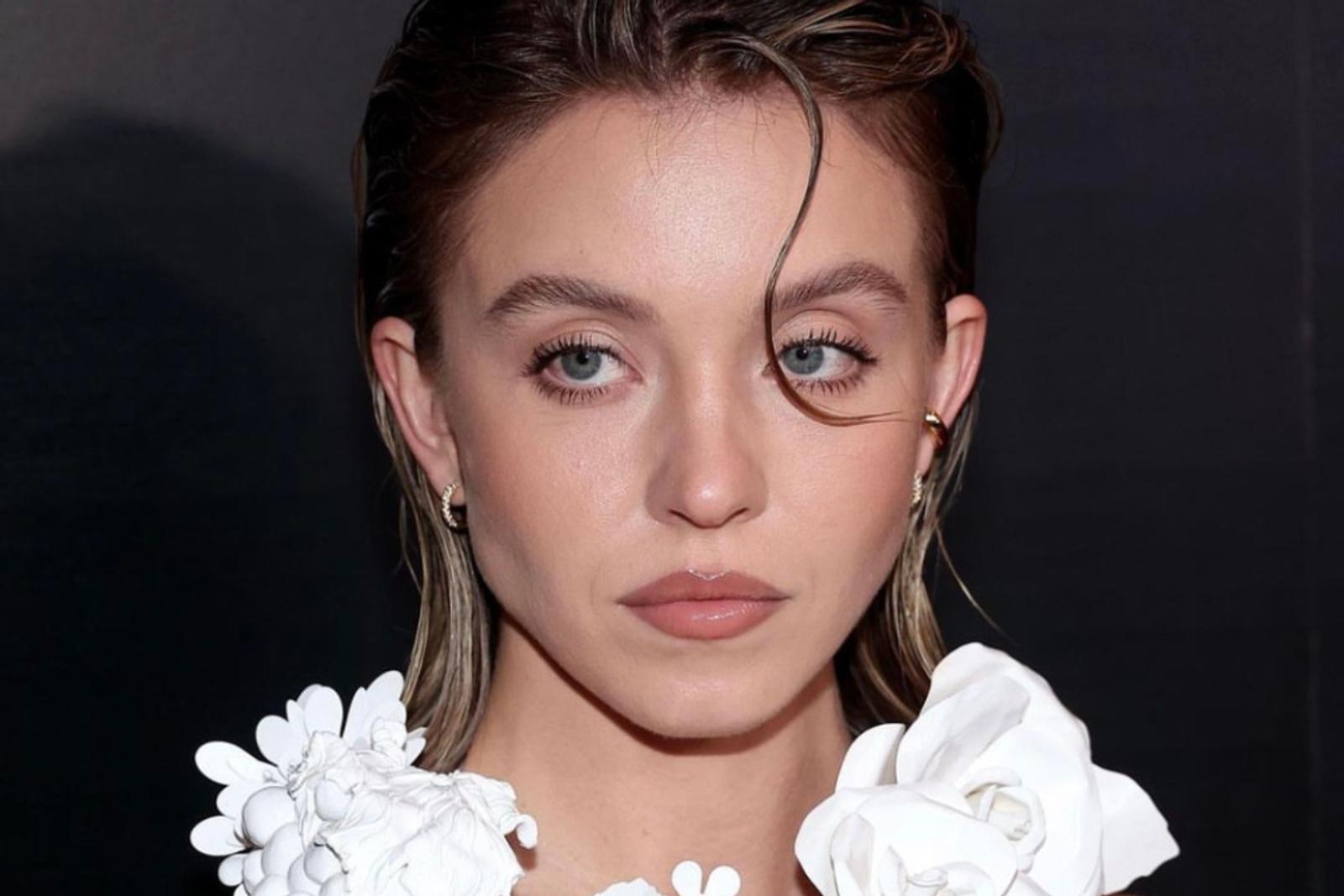 7 Inspirasi Rambut ala Sydney Sweeney yang Tampak Memukau 