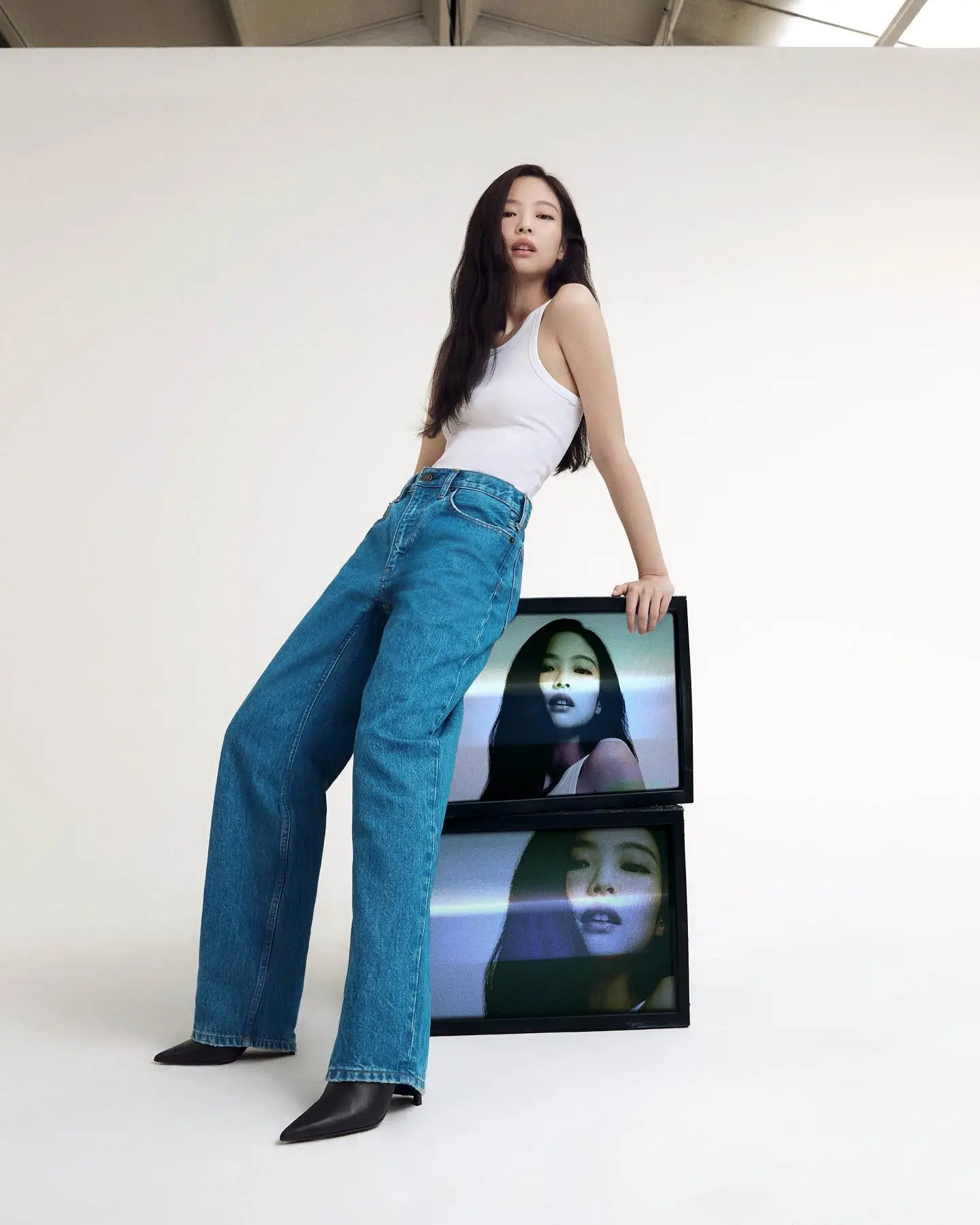 Intip Gaya Modis Jennie 'BLACKPINK' di Kampanye Denim Calvin Klein