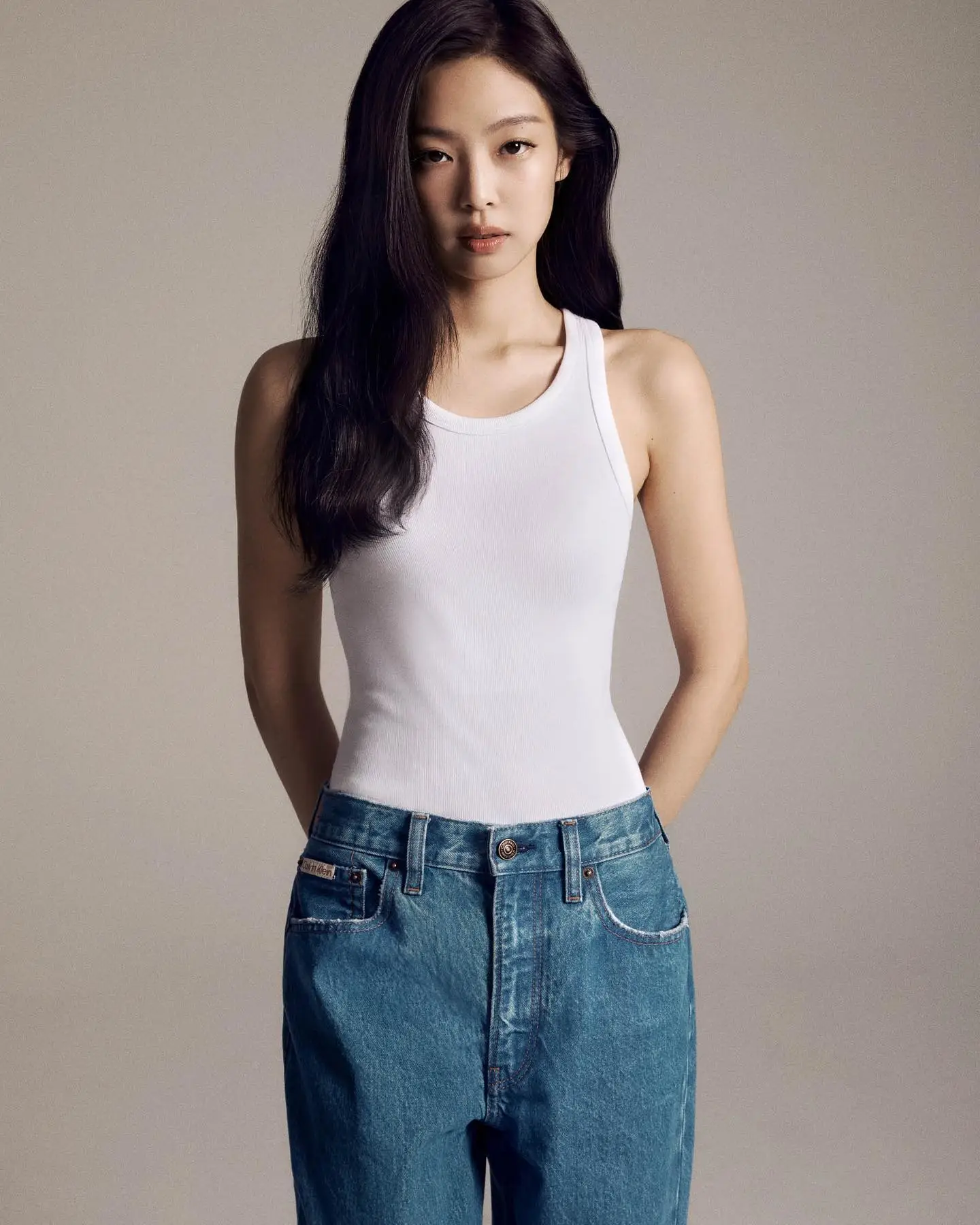 Intip Gaya Modis Jennie 'BLACKPINK' di Kampanye Denim Calvin Klein