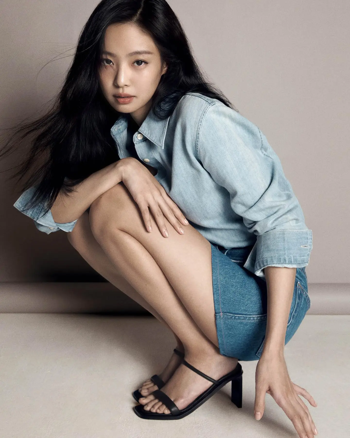 Intip Gaya Modis Jennie 'BLACKPINK' di Kampanye Denim Calvin Klein