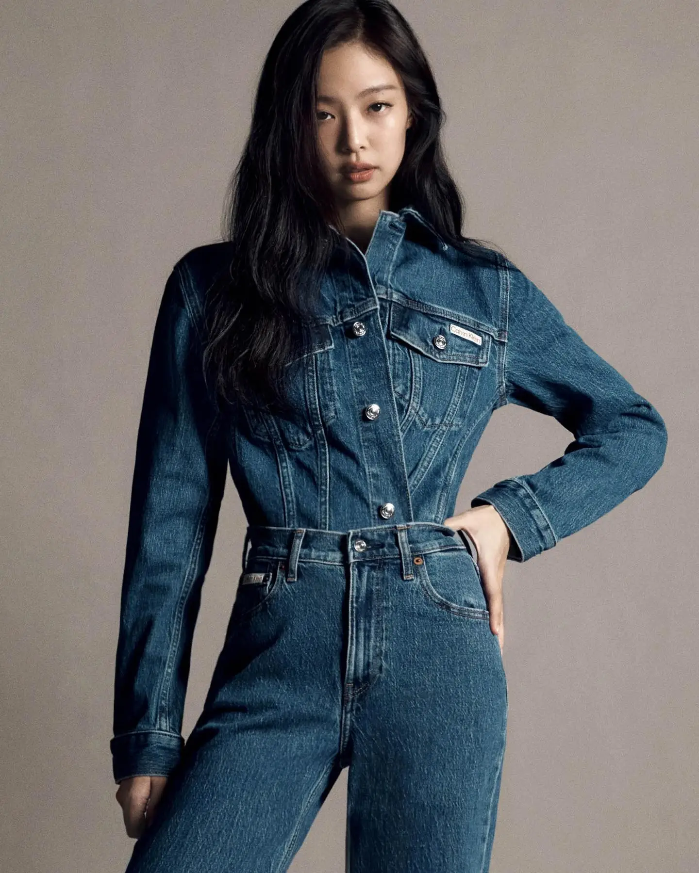 Intip Gaya Modis Jennie 'BLACKPINK' di Kampanye Denim Calvin Klein