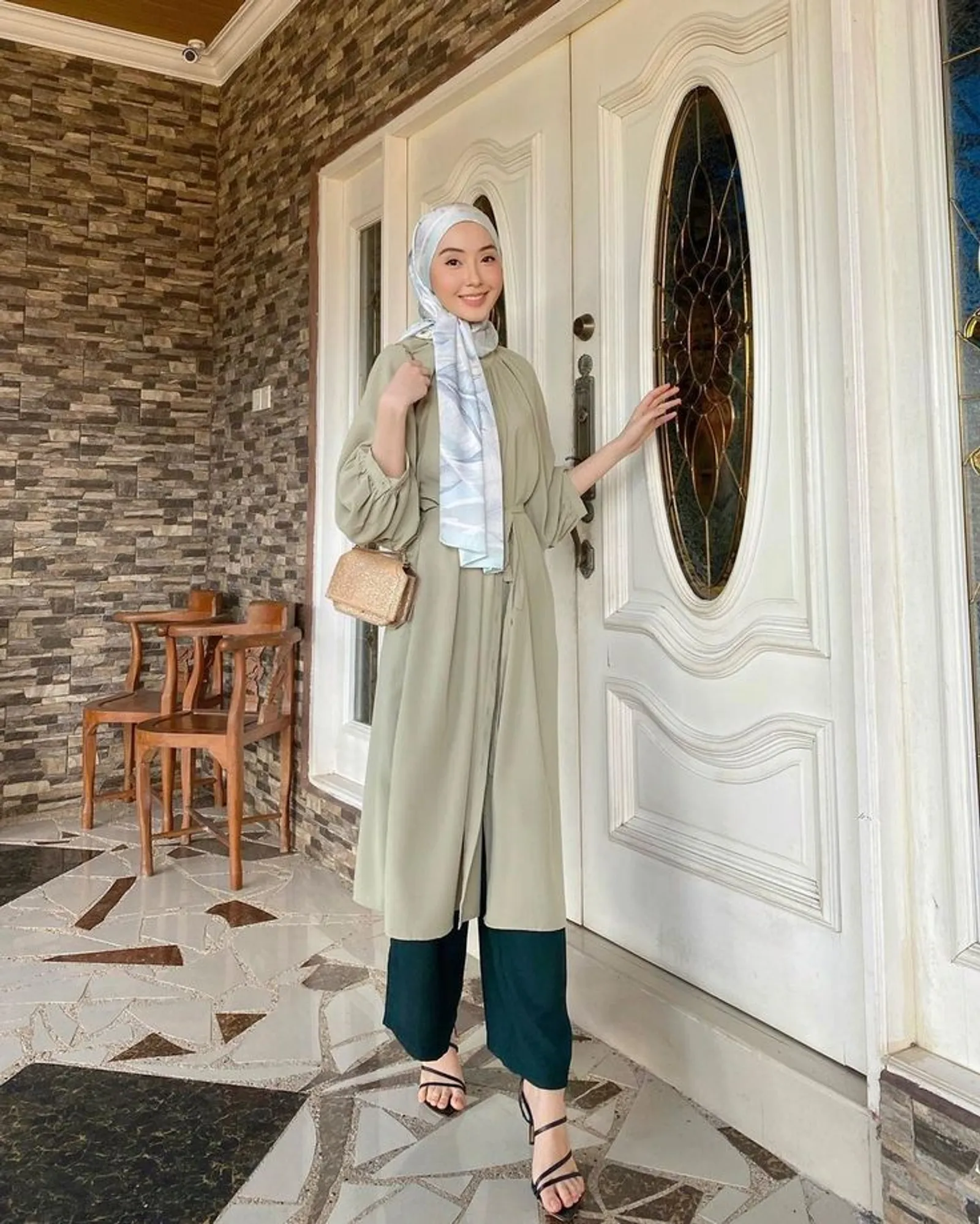 7 Ide Outfit Lebaran Remaja Celana yang Kekinian dan Modis