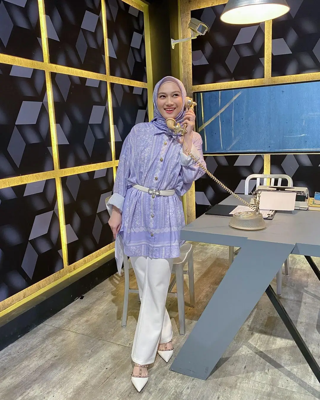 Gaya Melody eks JKT48 untuk OOTD Lebaran Kasual Pakai Celana