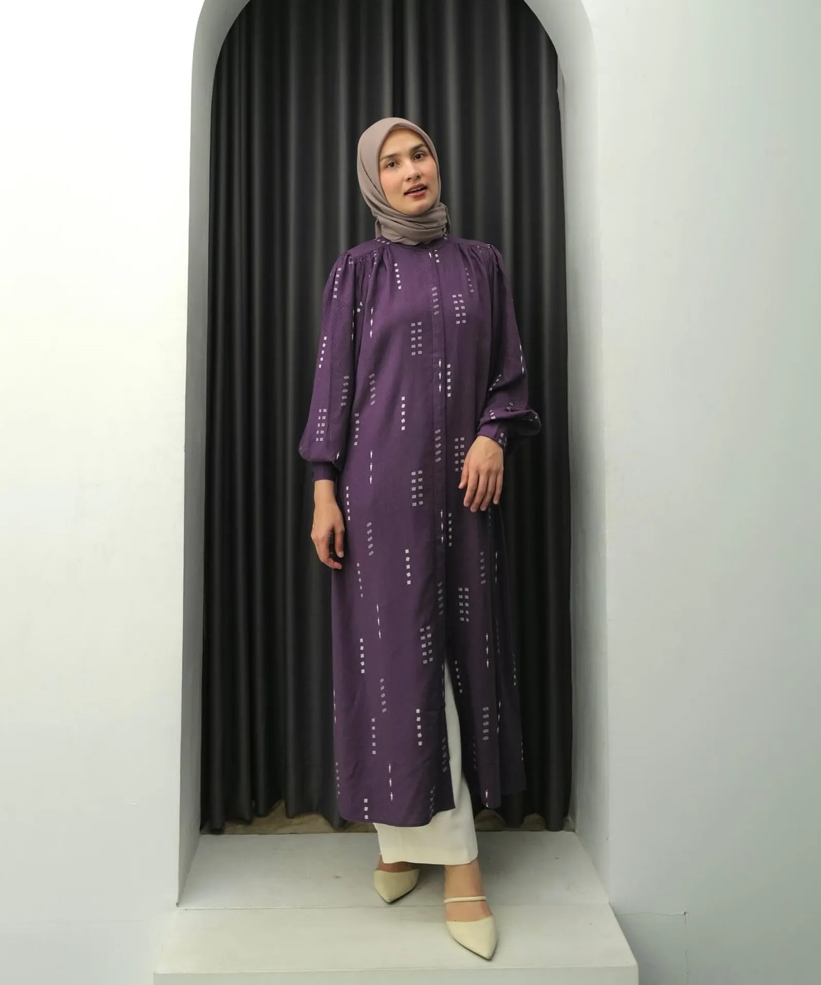 10 Outfit Halal Bihalal yang Sopan dan Elegan