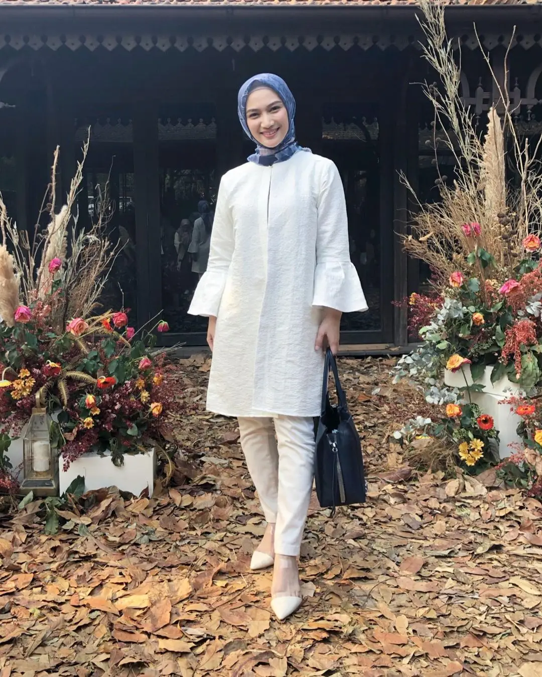 Gaya Melody eks JKT48 untuk OOTD Lebaran Kasual Pakai Celana