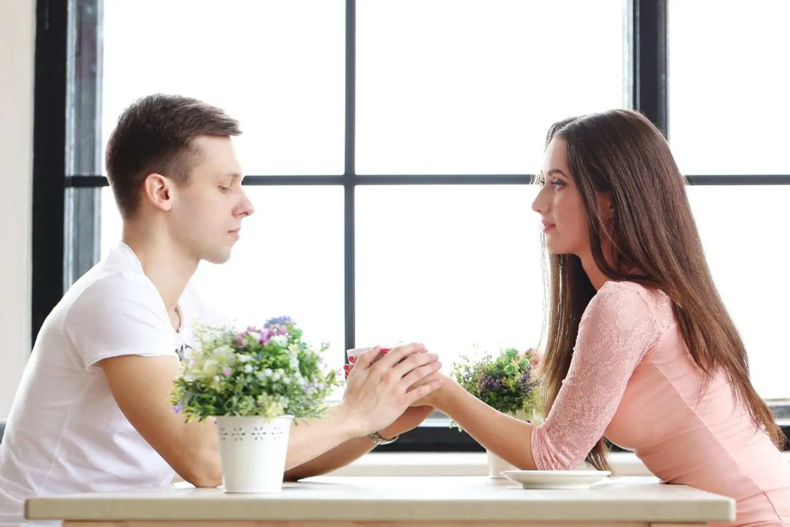 8 Tips Menemani Pasangan yang Sedang dalam Kesulitan