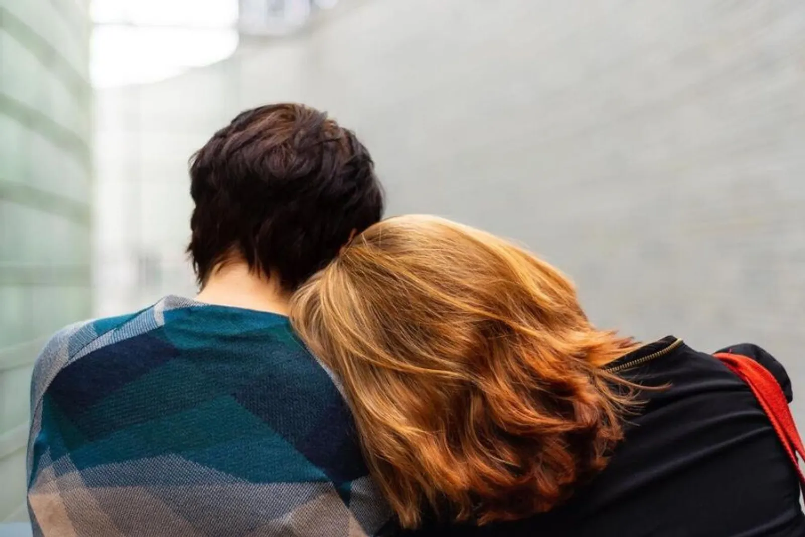 8 Tips Menemani Pasangan yang Sedang dalam Kesulitan