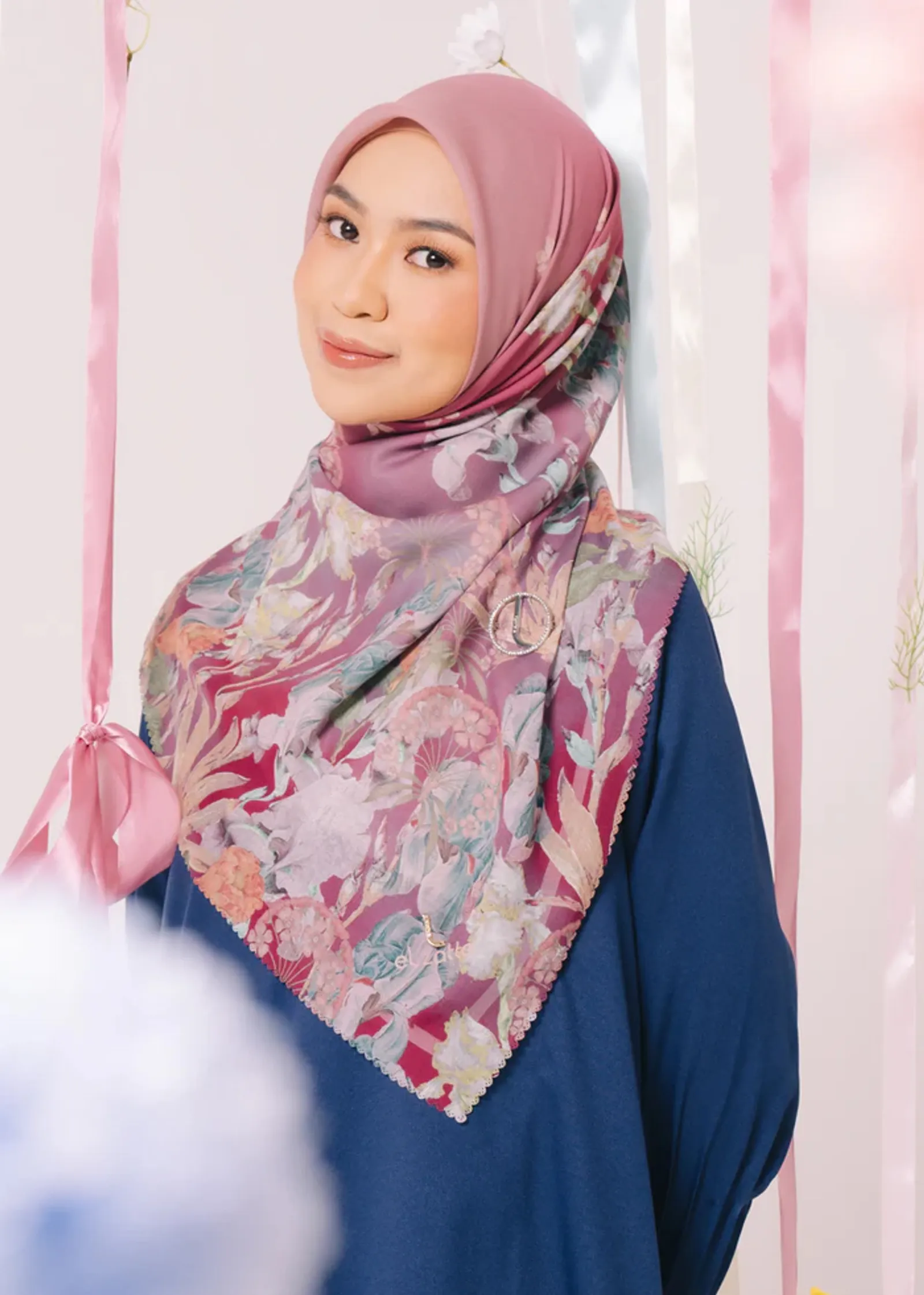 5 Hijab Scarf Bermotif untuk Lebaran, Intip Rekomendasinya