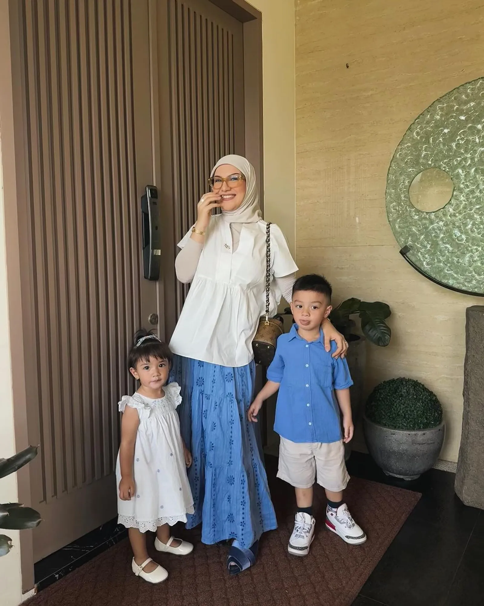 Ide Gaya Baju Lebaran Stylish Selain Gamis dan Kaftan