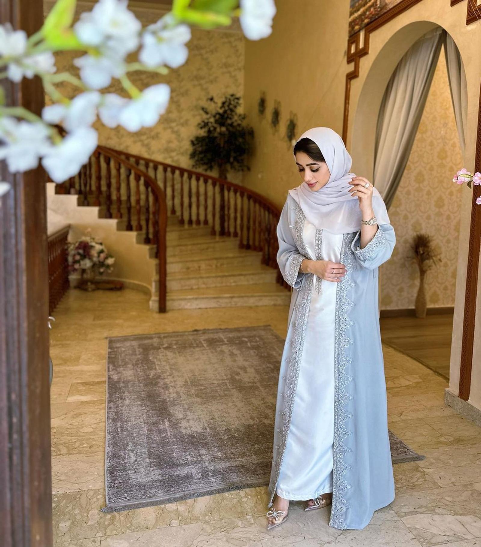 Tips Tetap Stylish Pakai Abaya di Momen Lebaran