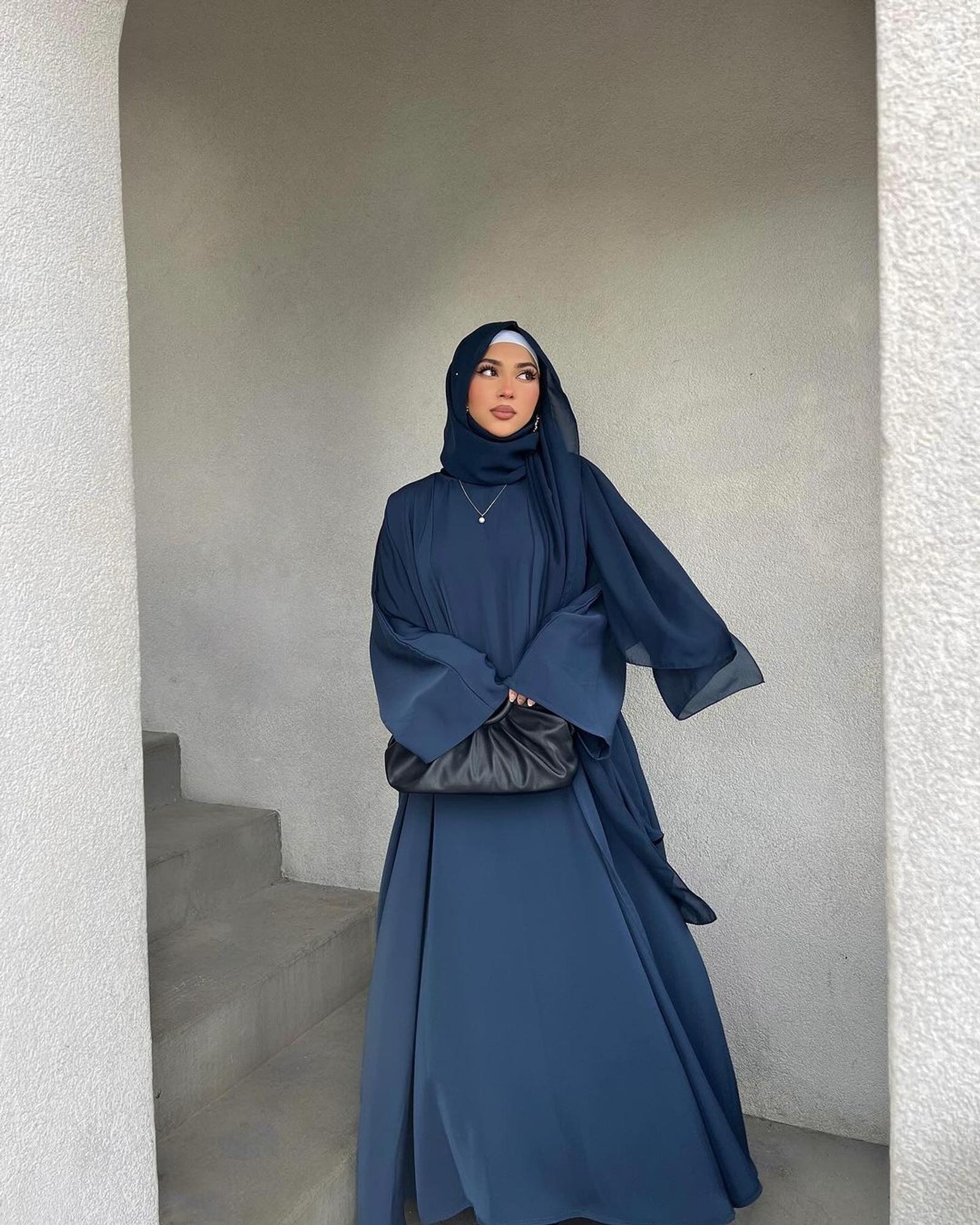 Tips Tetap Stylish Pakai Abaya di Momen Lebaran