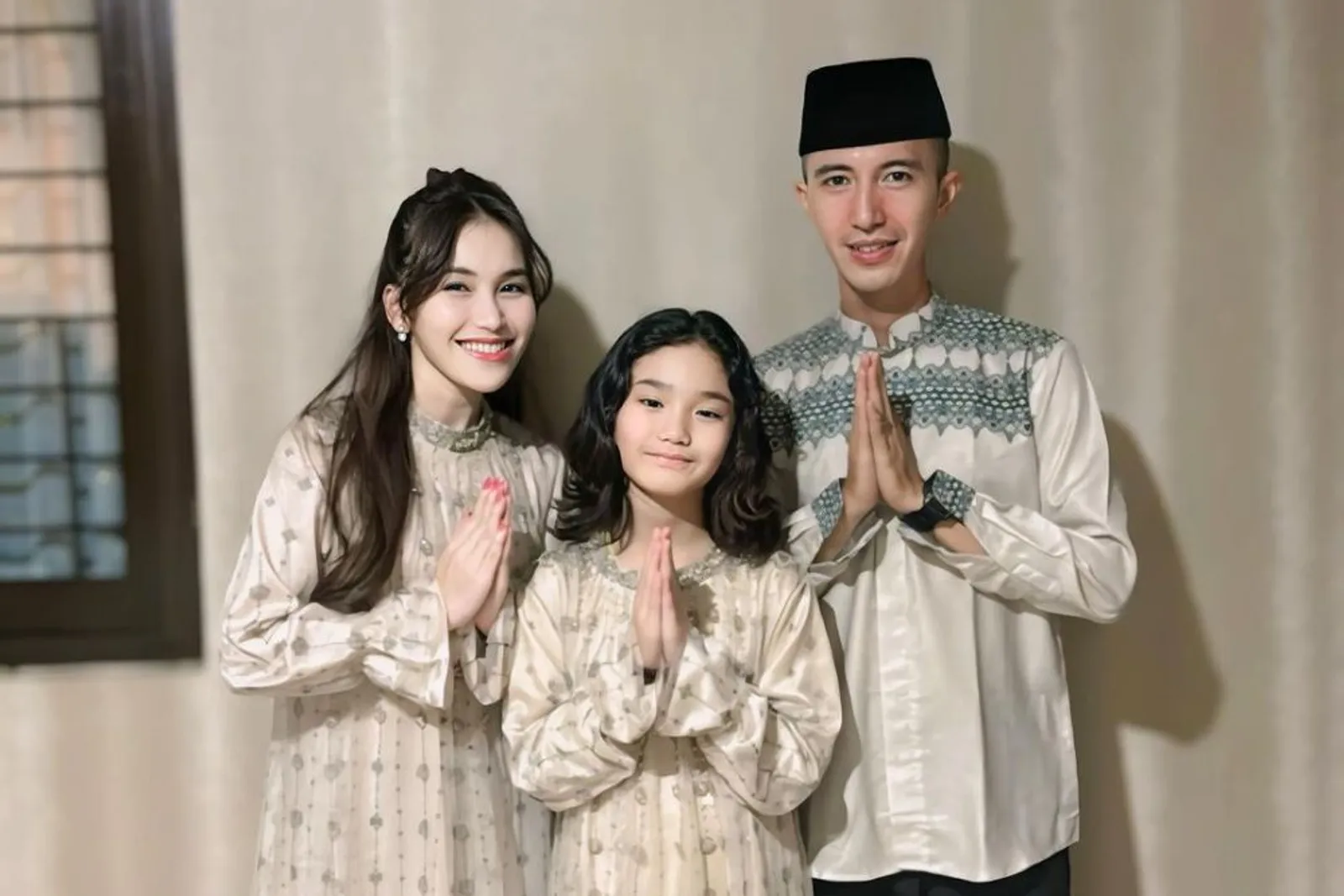 10 Momen Artis Indonesia Rayakan Lebaran Bersama Pasangan