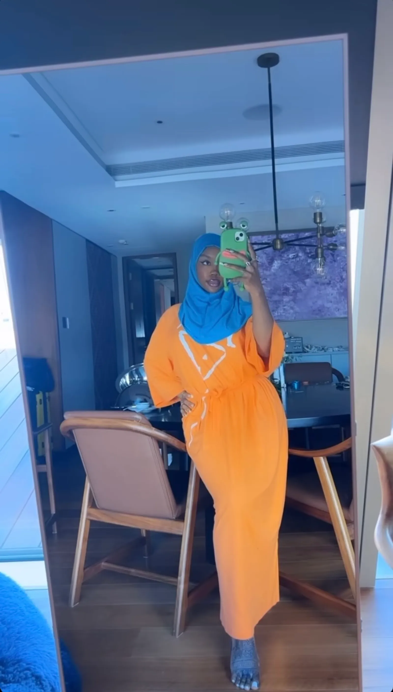 SZA Pamer Outfit Lebaran Pakai 'Gamis' Warna Nyentrik