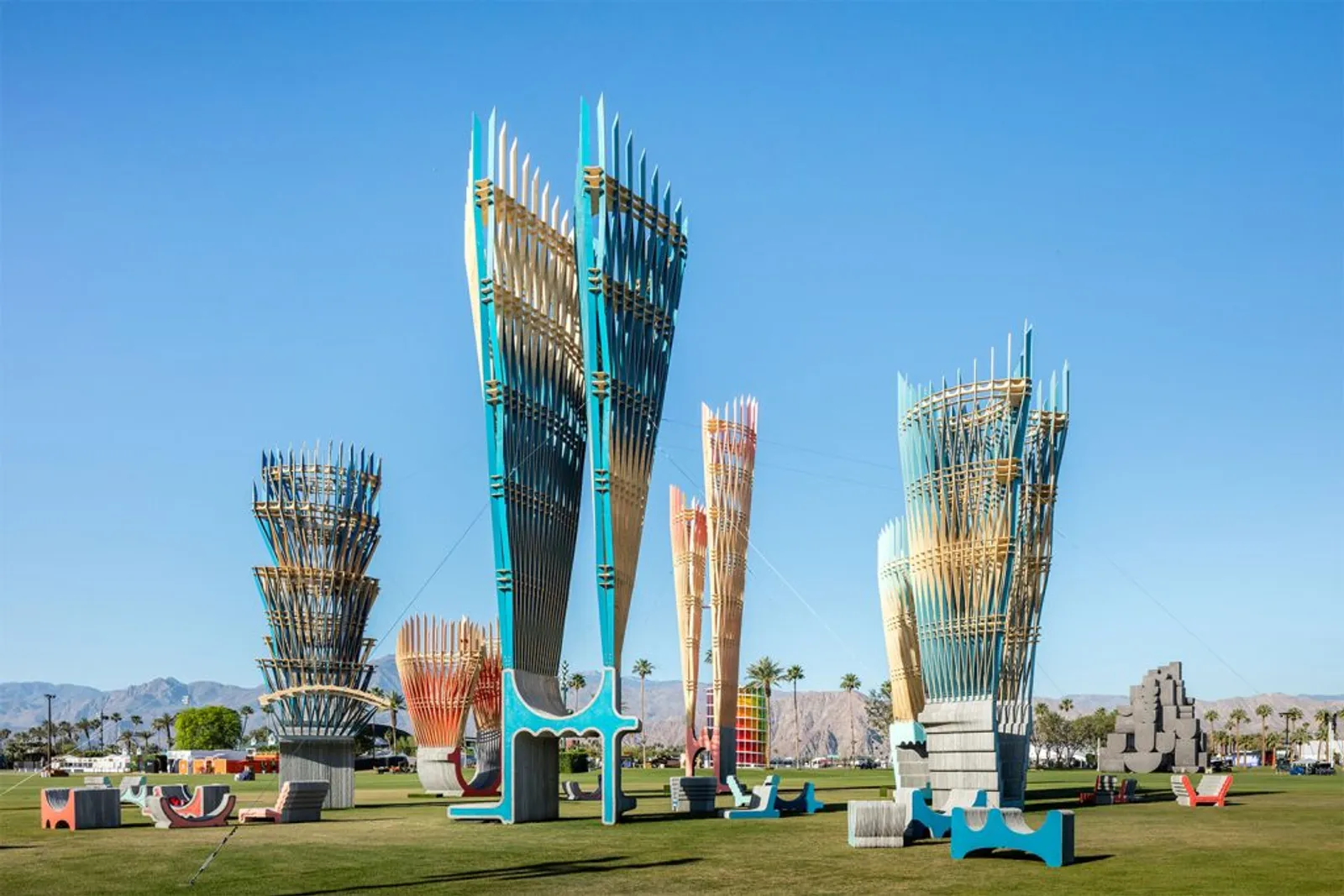 5 Instalasi Seni yang Mewarnai Coachella 2024, Spektakuler!