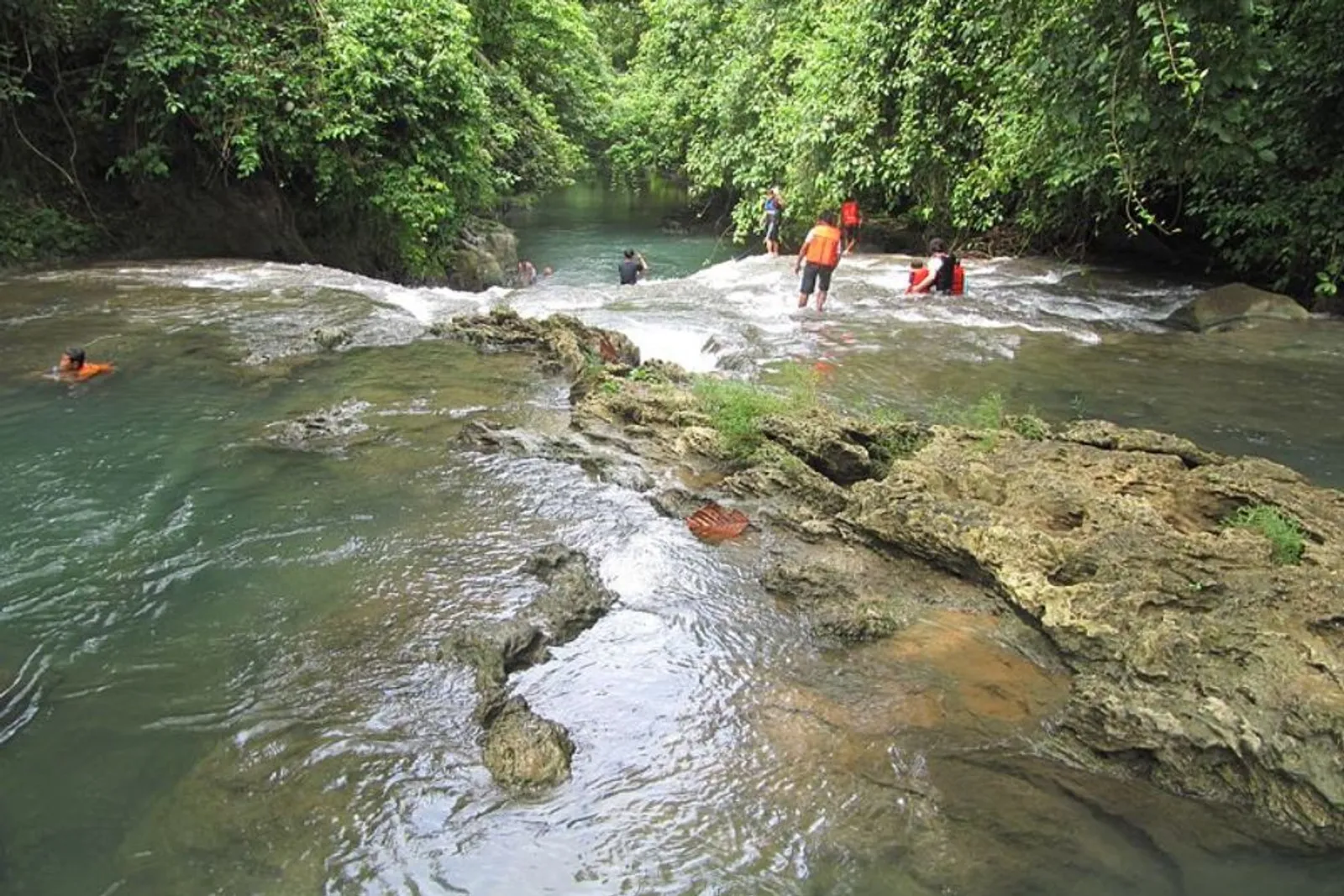 7 Wisata Alam di Pangandaran, Bisa Coba Body Rafting, lho!