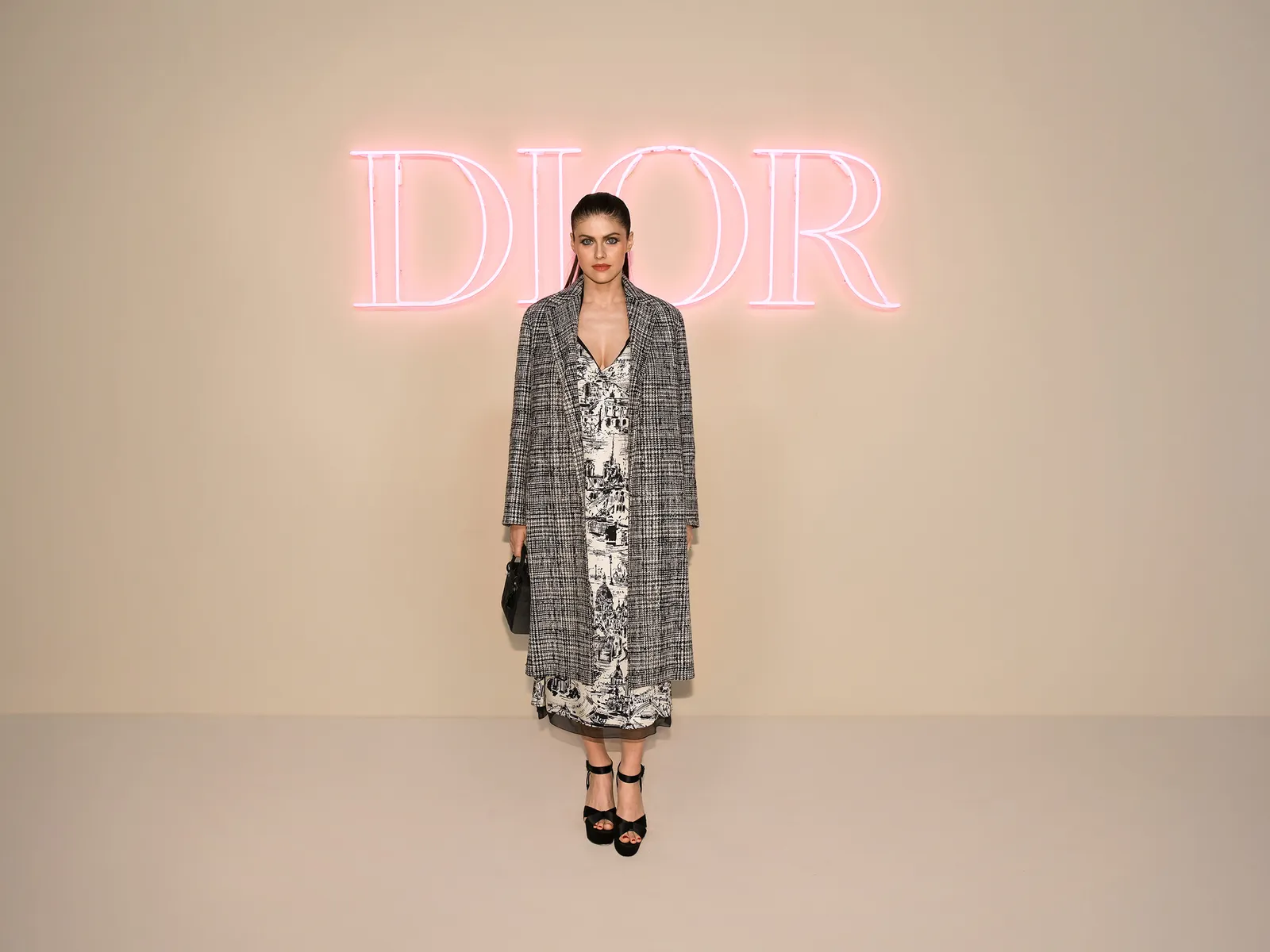 10 Gaya Mewah Para Artis saat Hadiri Fashion Show Dior Pre-Fall 2024