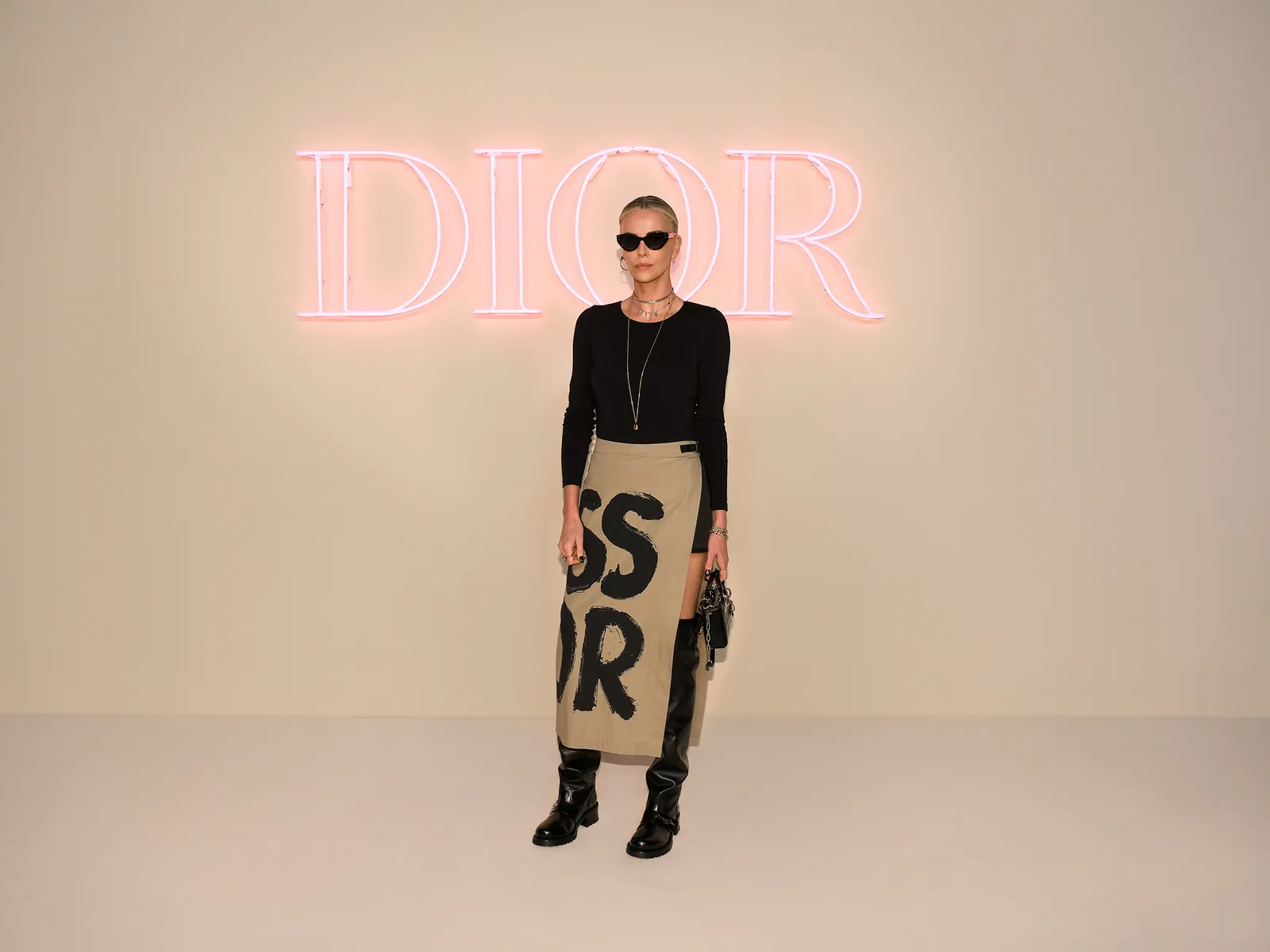 10 Gaya Mewah Para Artis saat Hadiri Fashion Show Dior Pre-Fall 2024