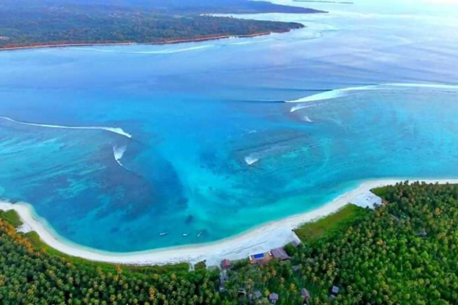 5 Destinasi Wisata Kepulauan Mentawai, Surganya Pencinta Surfing!