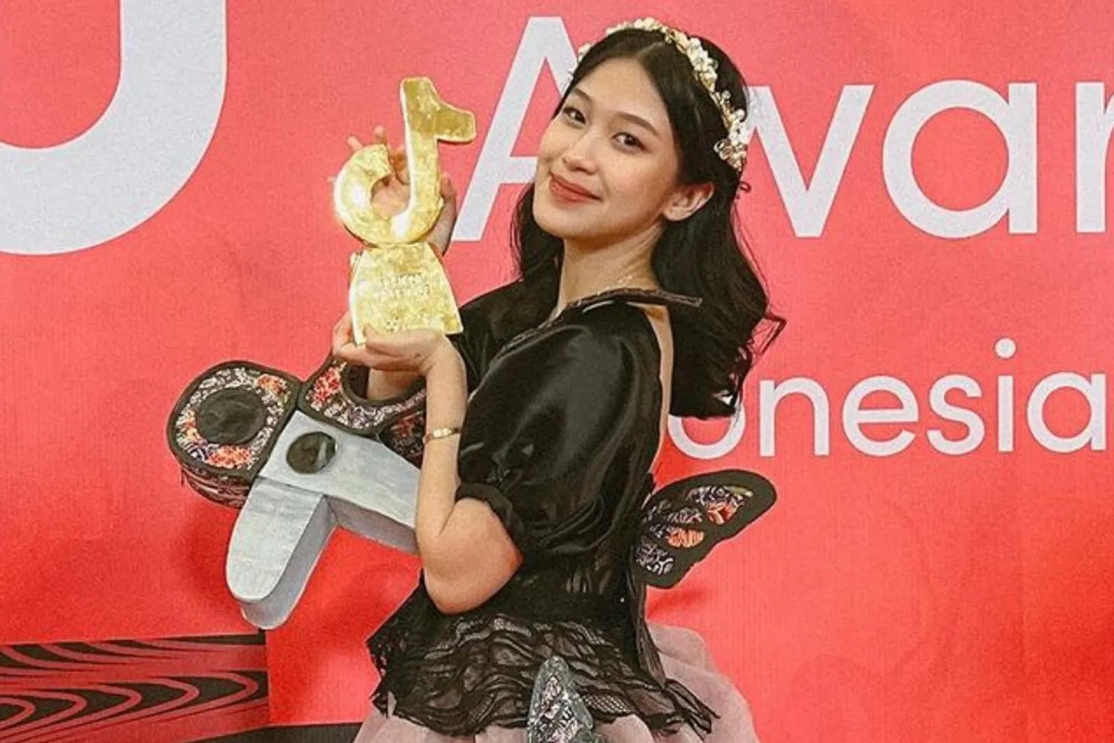 Debut Jadi Idol Kpop, Gaya Riasan Irene Suwandi Curi Perhatian 