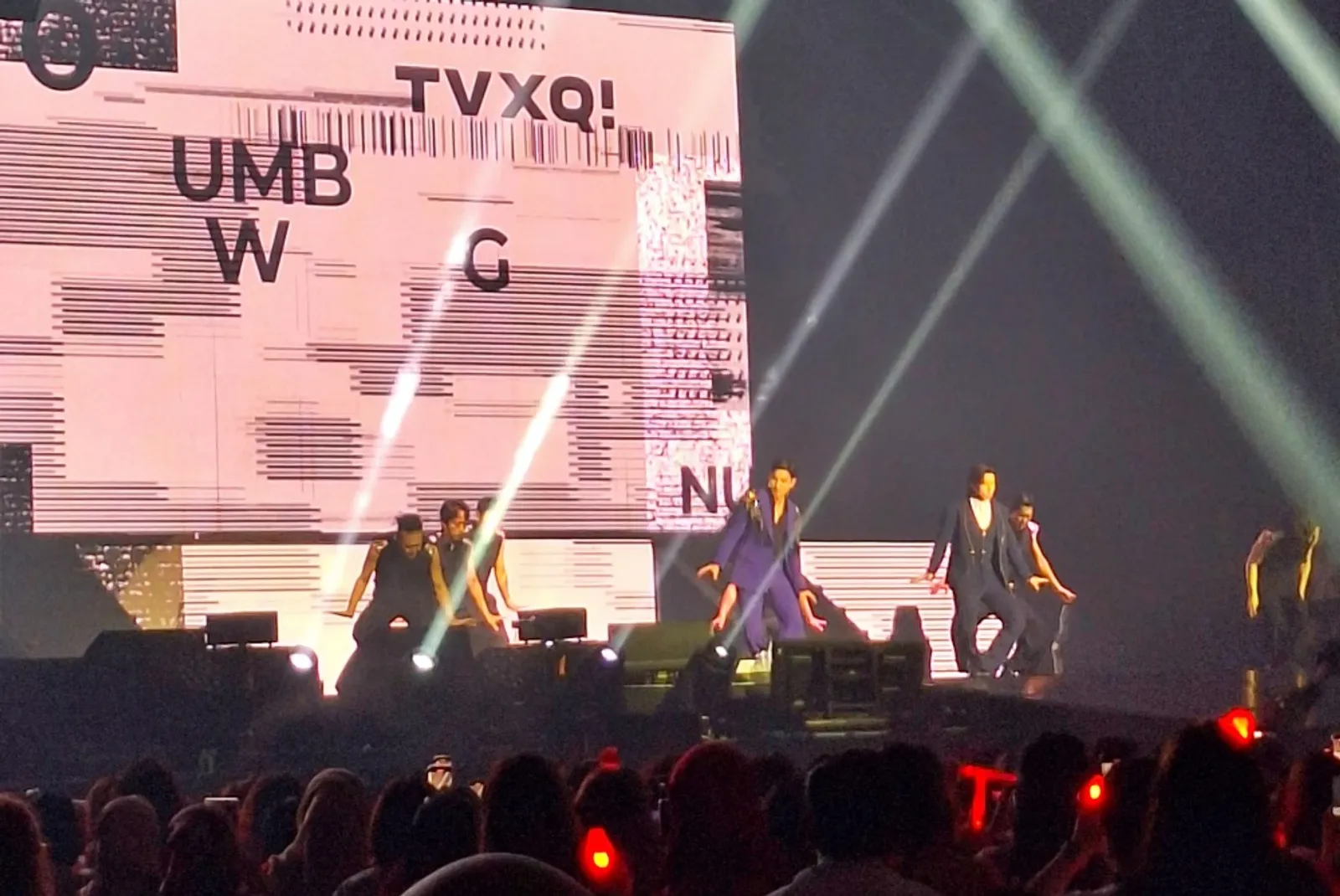 Konser TVXQ '20&2' Jakarta Membara: Definisi Tumbuh bersama Idola