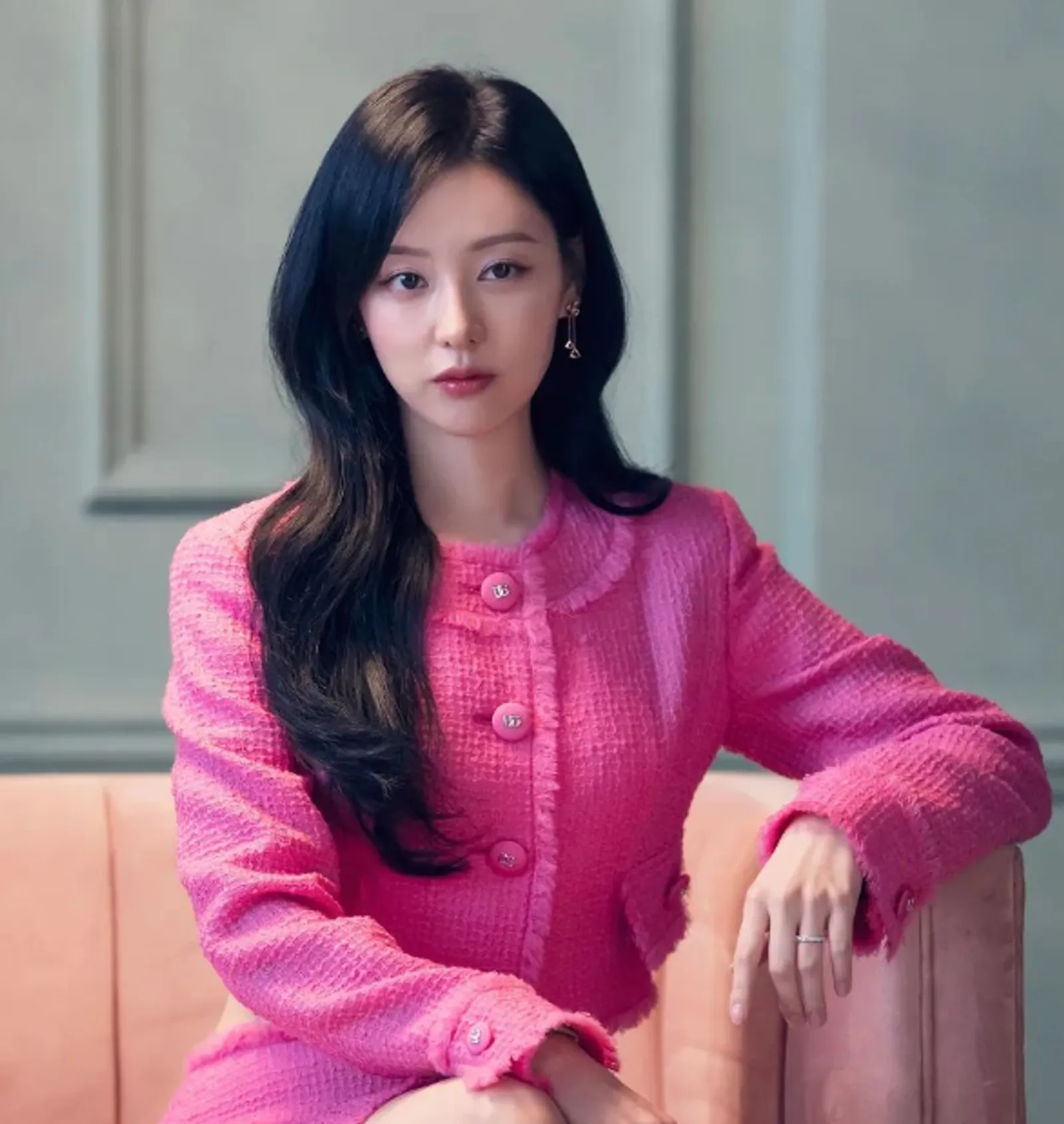 10 Outfit Kim Ji Won di Queen of Tears yang Smart Casual