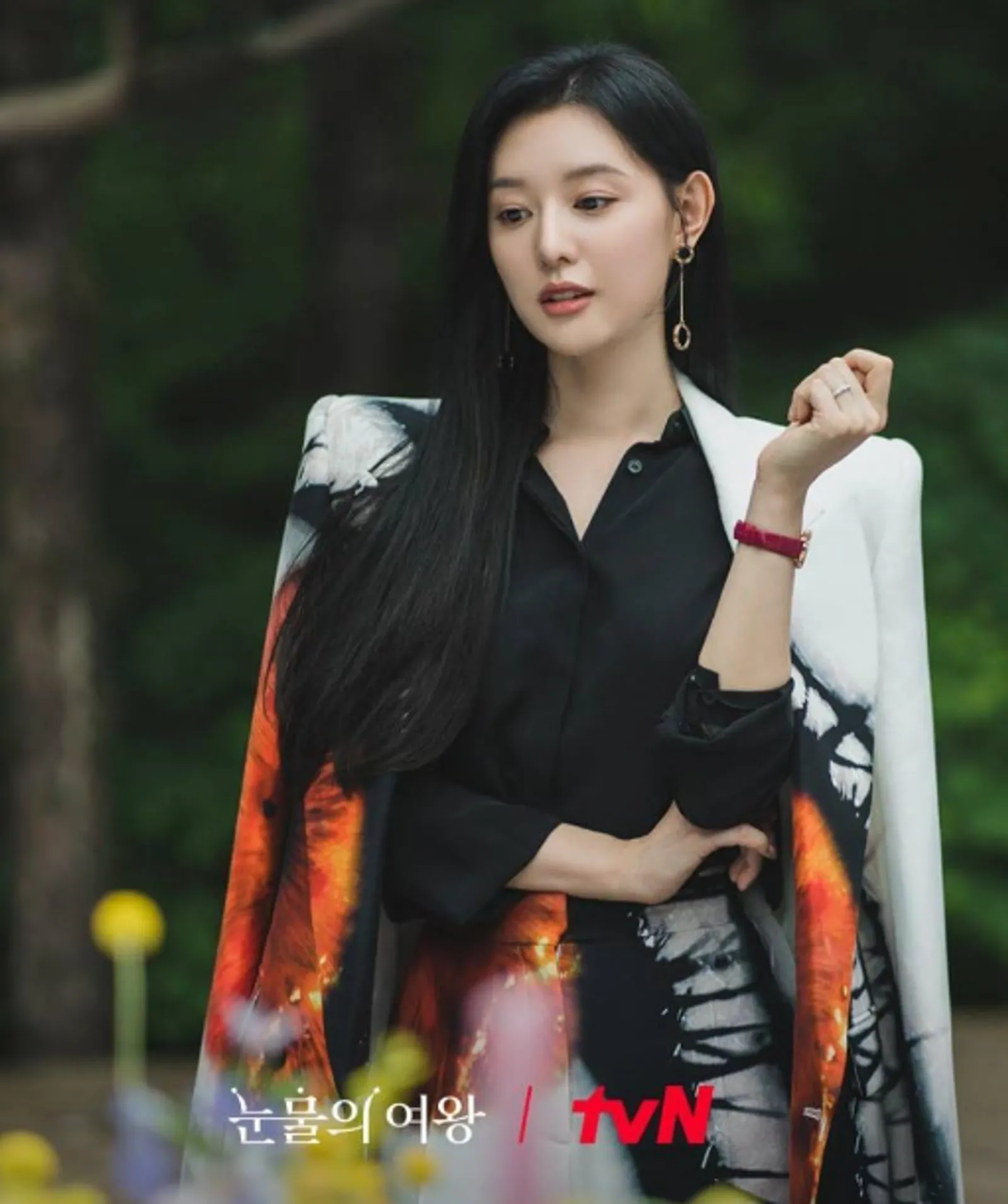 10 Outfit Kim Ji Won di Queen of Tears yang Smart Casual