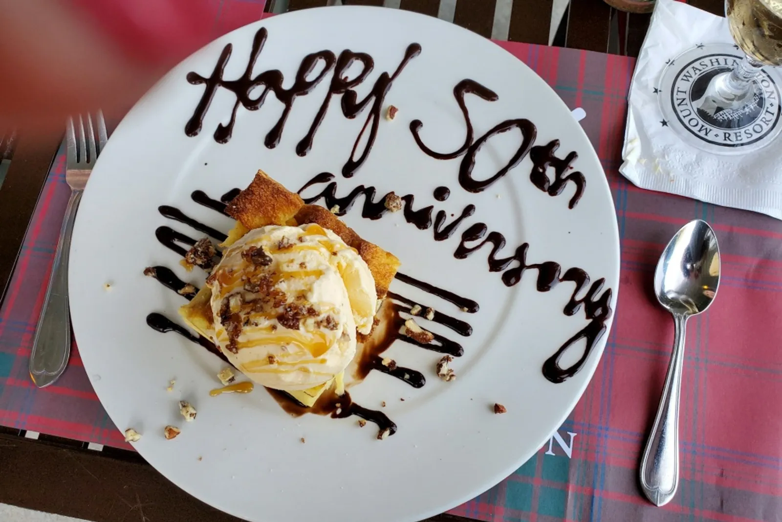 50 Ucapan Happy Anniversary Pernikahan untuk Orangtua Tersayang