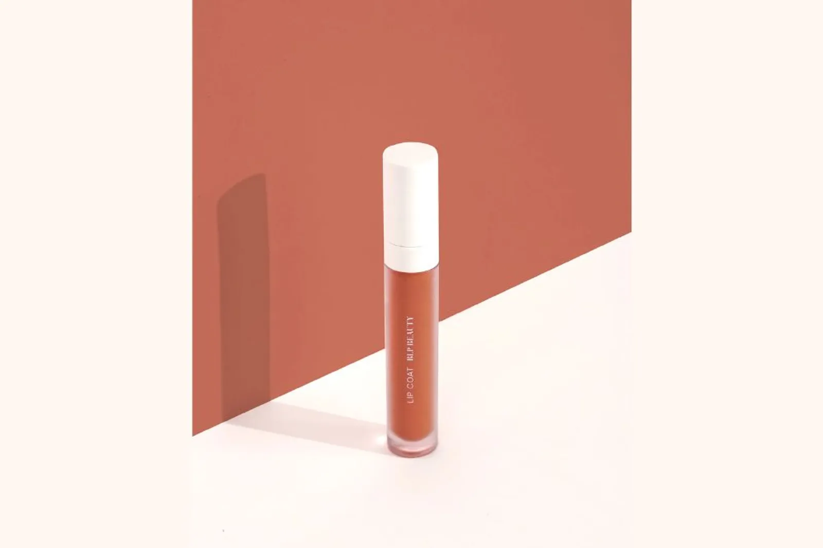 10 Lipstik Warna Peach Terbaik yang Kalem tapi Bagus