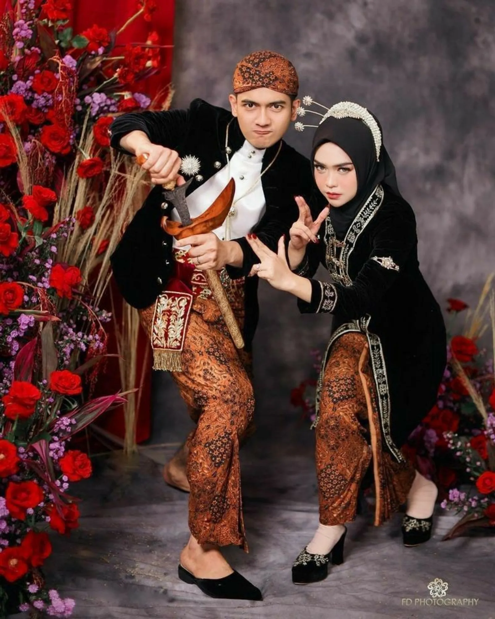 7 Ide Foto Pre-Wedding Adat Jawa Kekinian, Berani Tampil Beda!