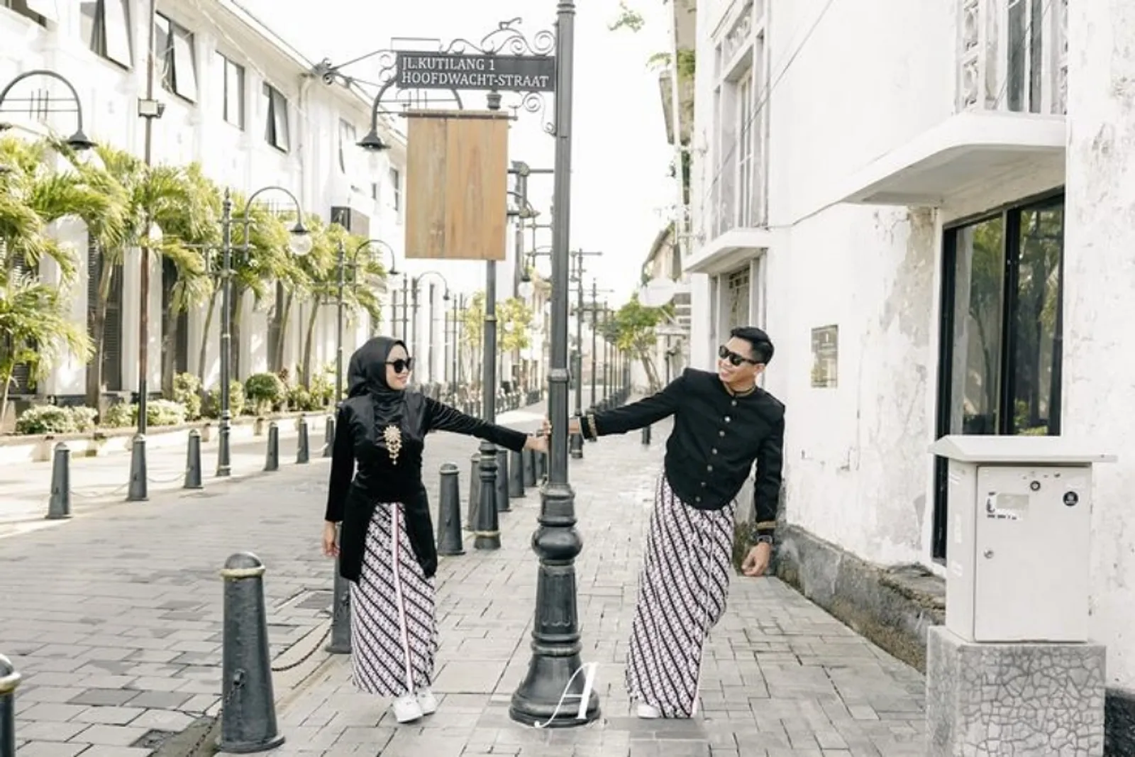 7 Ide Foto Pre-Wedding Adat Jawa Kekinian, Berani Tampil Beda!