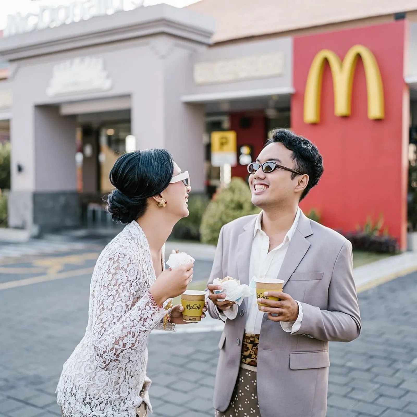 7 Ide Foto Pre-Wedding Adat Jawa Kekinian, Berani Tampil Beda!