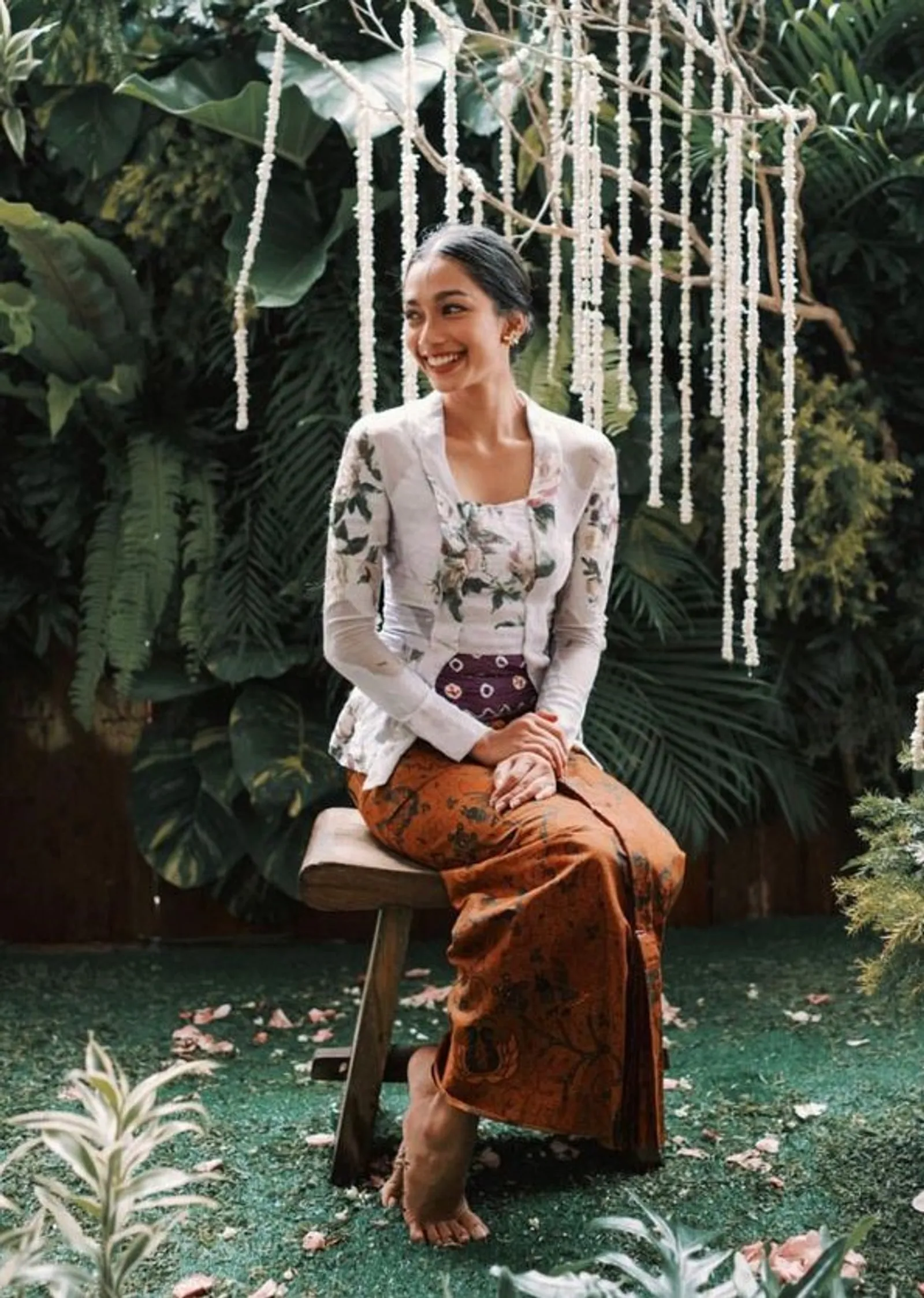 10 Model Kebaya Simple Modern untuk Pesta Pernikahan