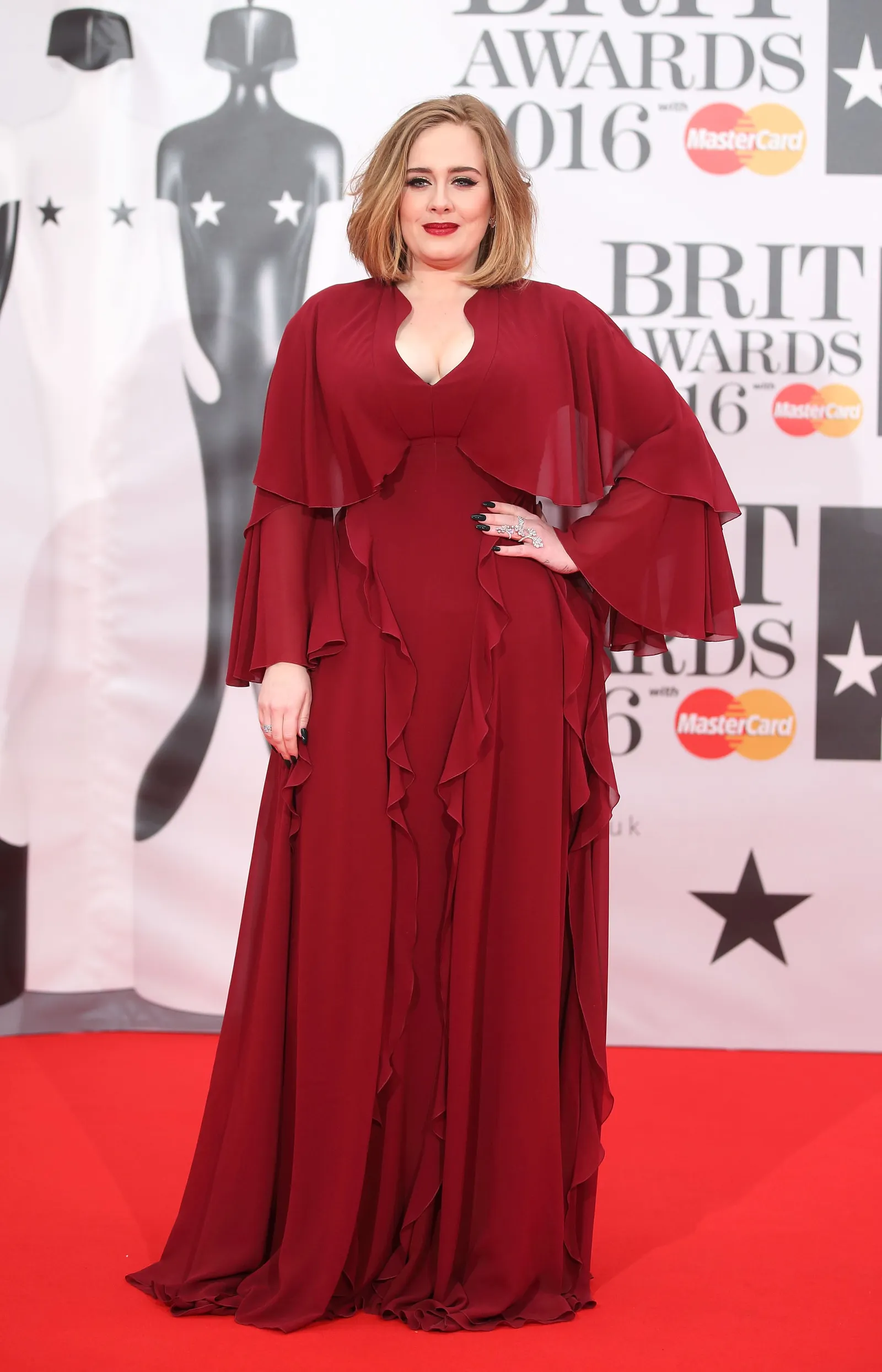 7 Transformasi Gaya Karpet Merah Ikonik Adele dari Tahun ke Tahun