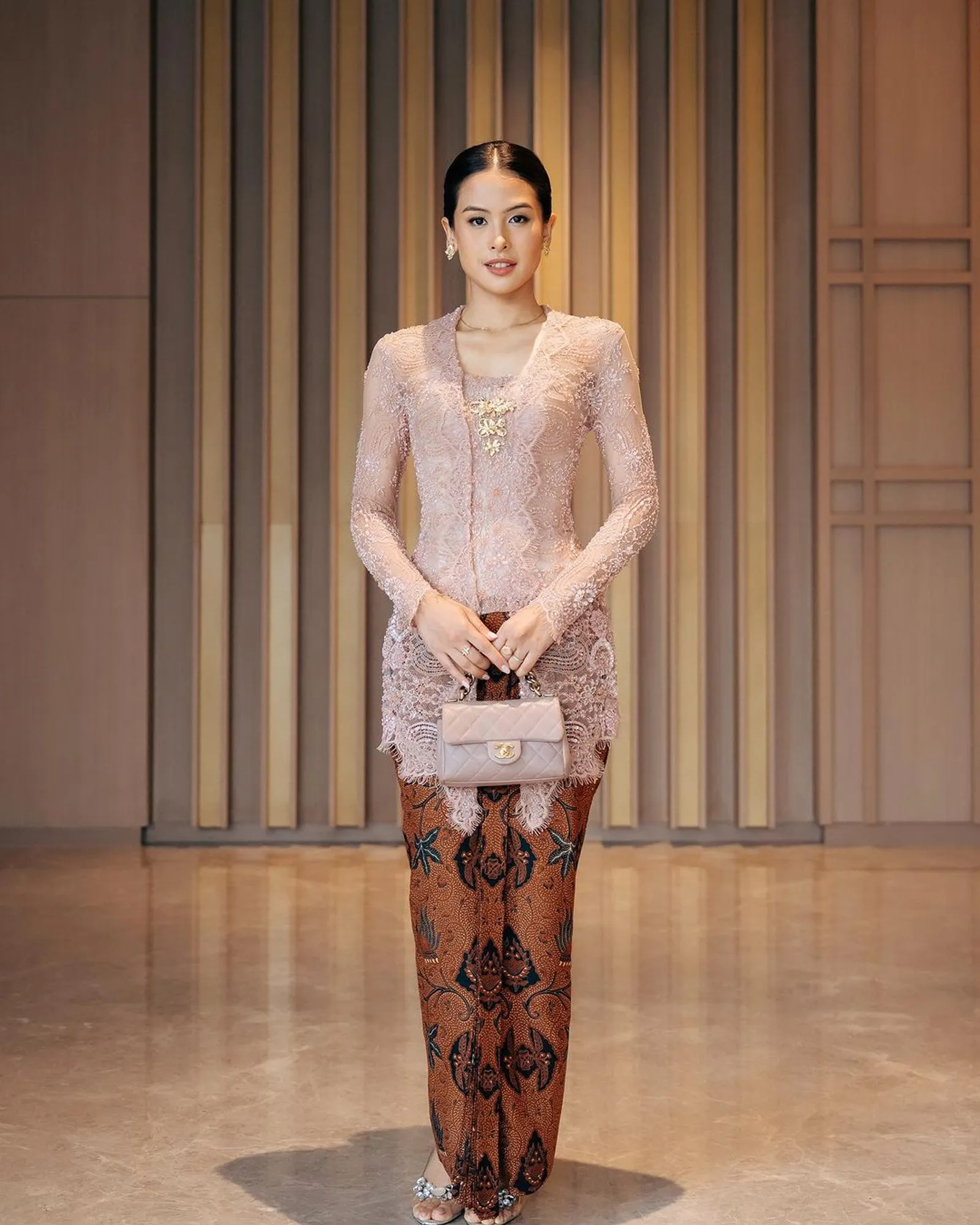 Inspirasi Model Kebaya Modern yang Elegan dan Mewah