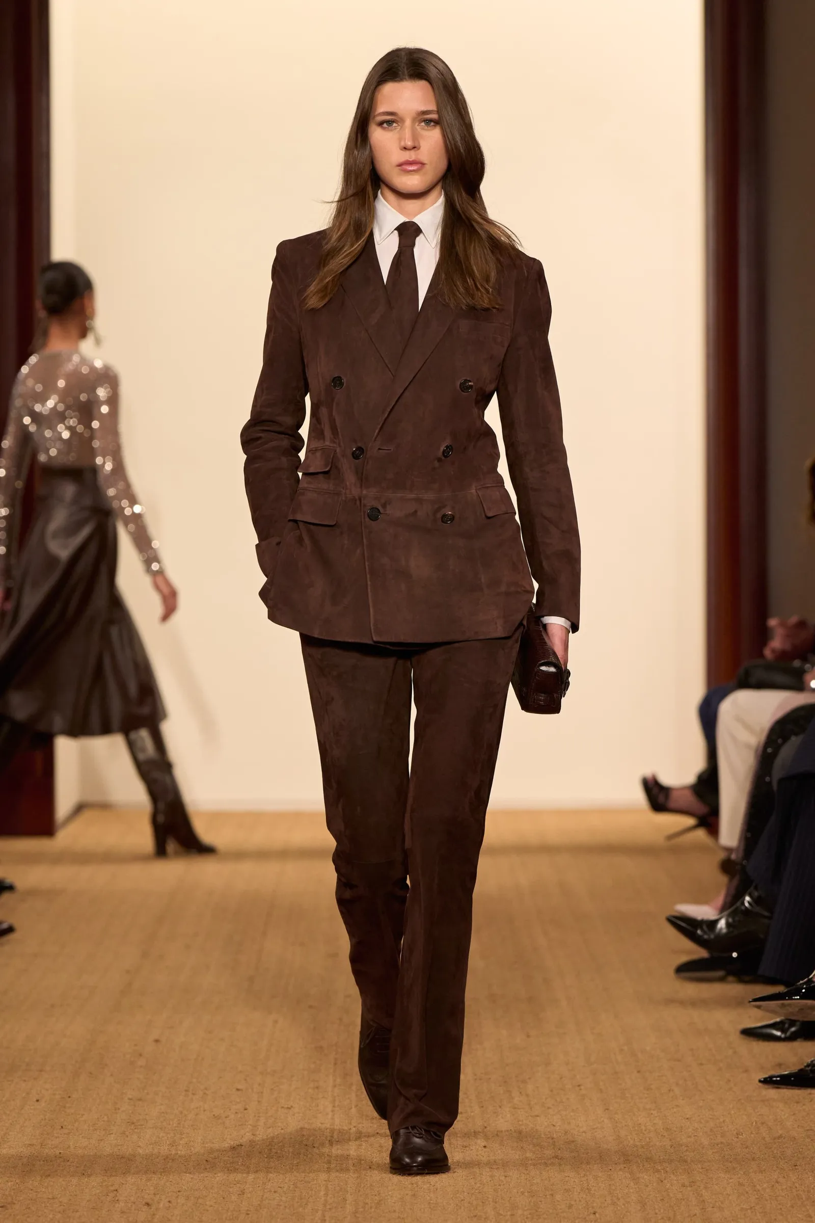 Bawa Tren Koboi, Ralph Lauren Tetap Beri Sentuhan Flirty di Fall 2024