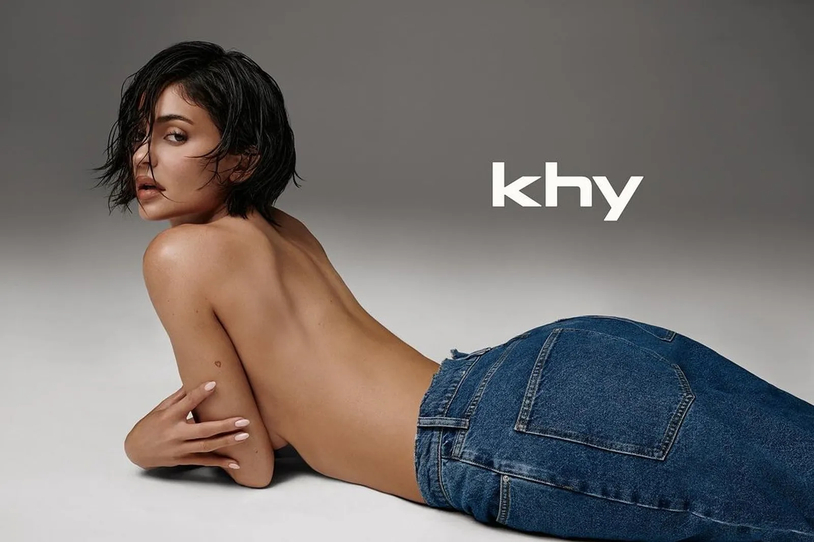 Kylie Jenner Rilis Koleksi Denim Khy, Kolaborasi dengan Natasha Zinko