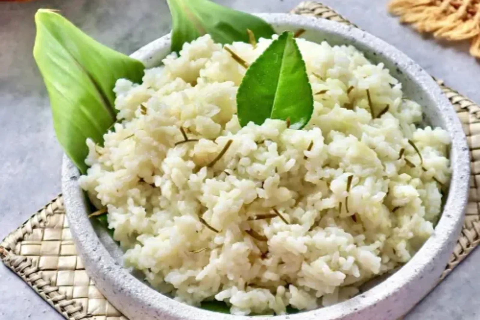 Resep Nasi Daun Jeruk Rice Cooker yang Praktis dan Enak