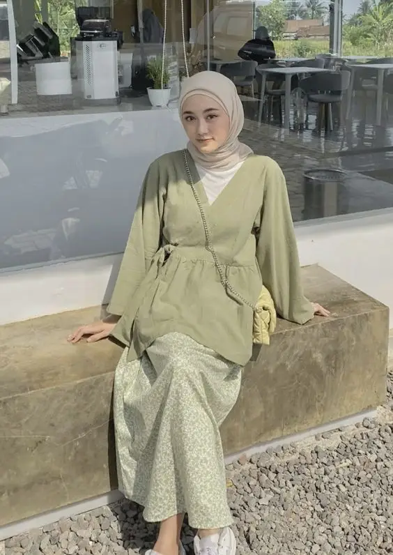 Baju Warna Sage Green Cocok dengan Jilbab Warna Apa? Ini Pilihannya