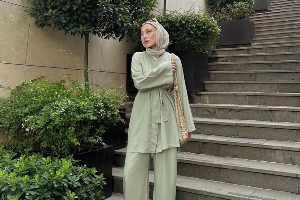 Baju Warna Sage Green Cocok dengan Jilbab Warna Apa?