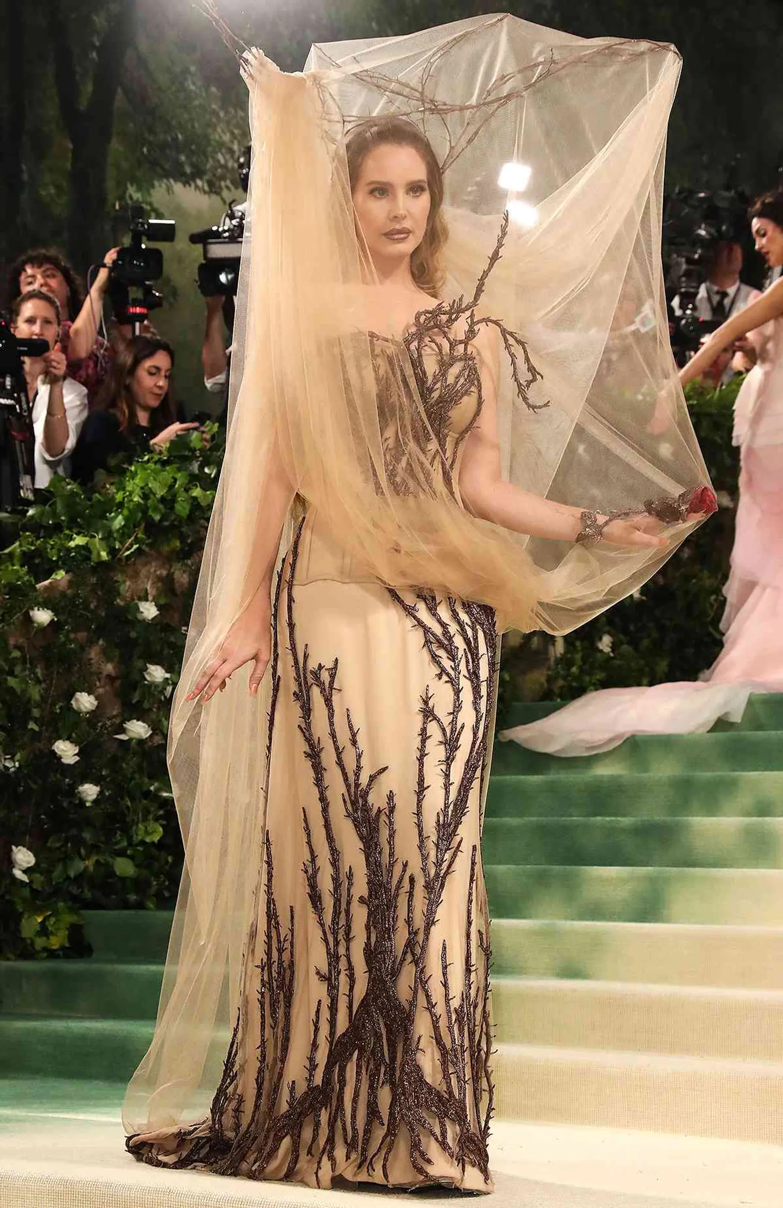 Deretan Fakta Menarik Gaun Artis Hollywood di Met Gala 2024