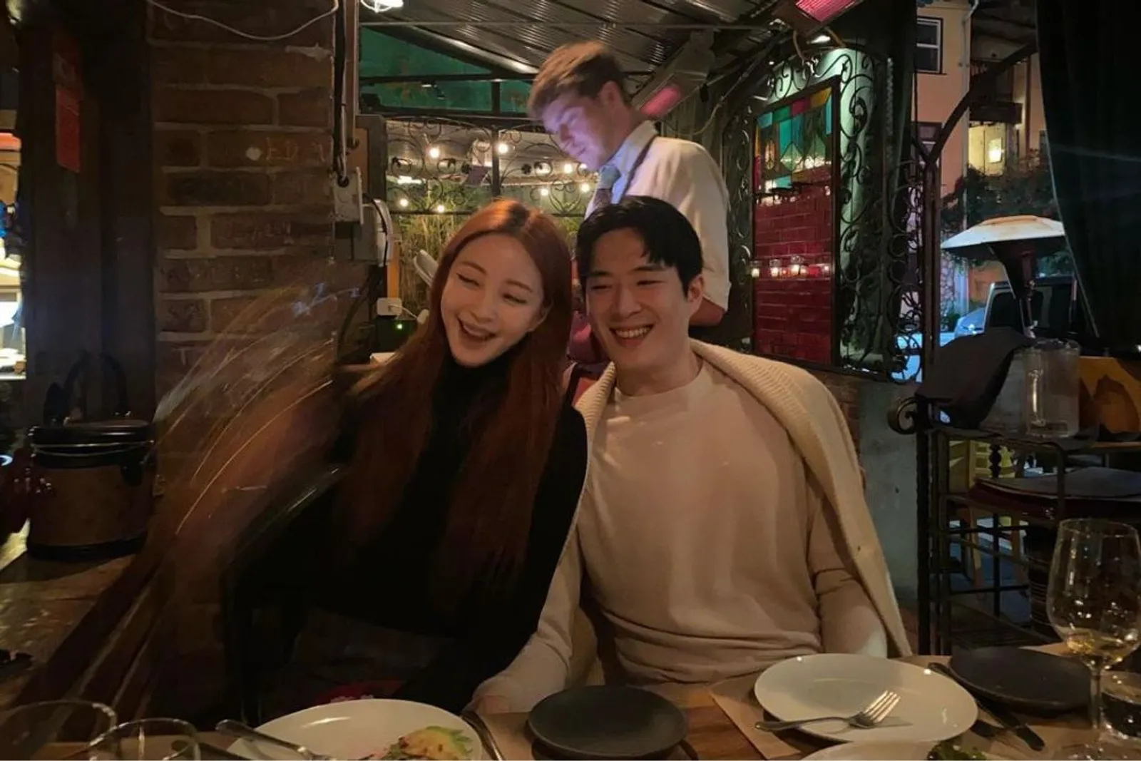 Penuh Senyum, Aktris Han Ye Seul Umumkan Menikah dengan Kekasihnya