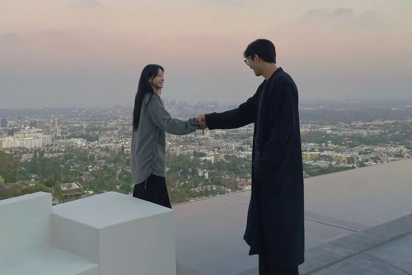 Penuh Senyum, Aktris Han Ye Seul Umumkan Menikah dengan Kekasihnya