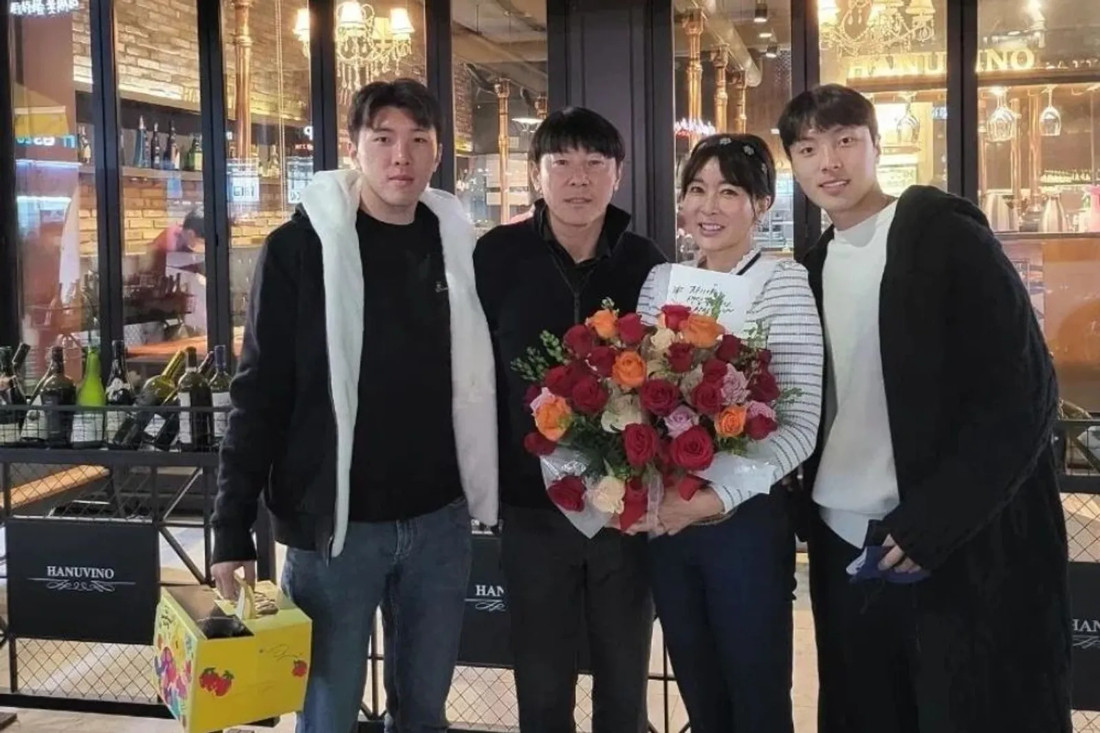 Kisah Cinta Shin Tae Yong & Istri, Pelatih Timnas yang Curi Perhatian