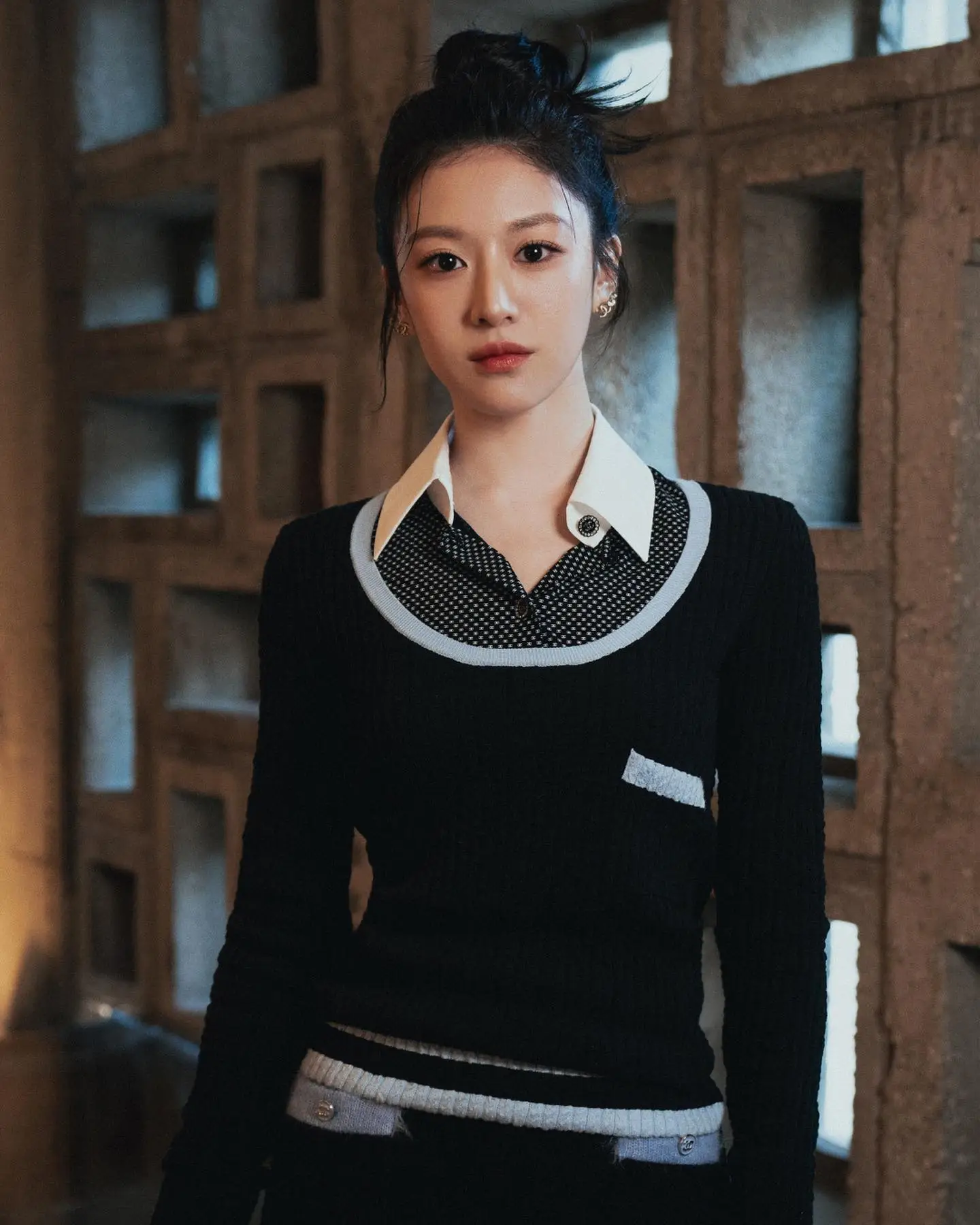 Hadiri Fashion Show Chanel, Intip Gaya Go Yoon Gung dengan Preppy Look