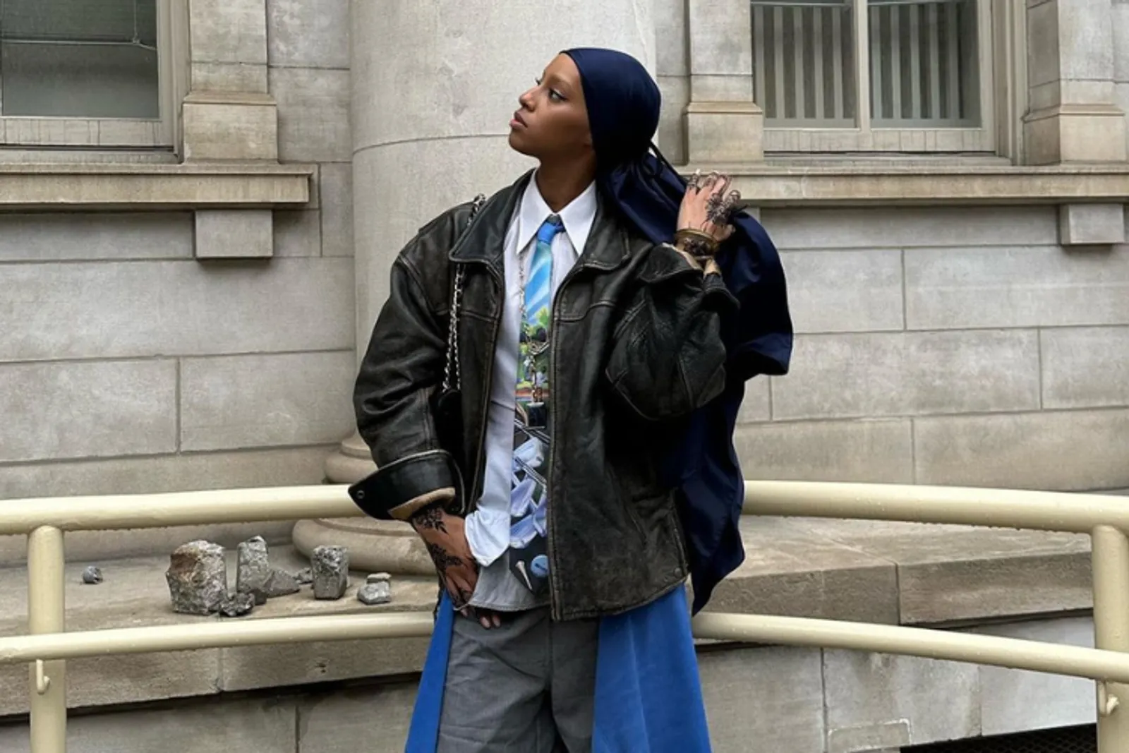 Tips Tampil Trendi dengan Dasi yang Hijab Friendly